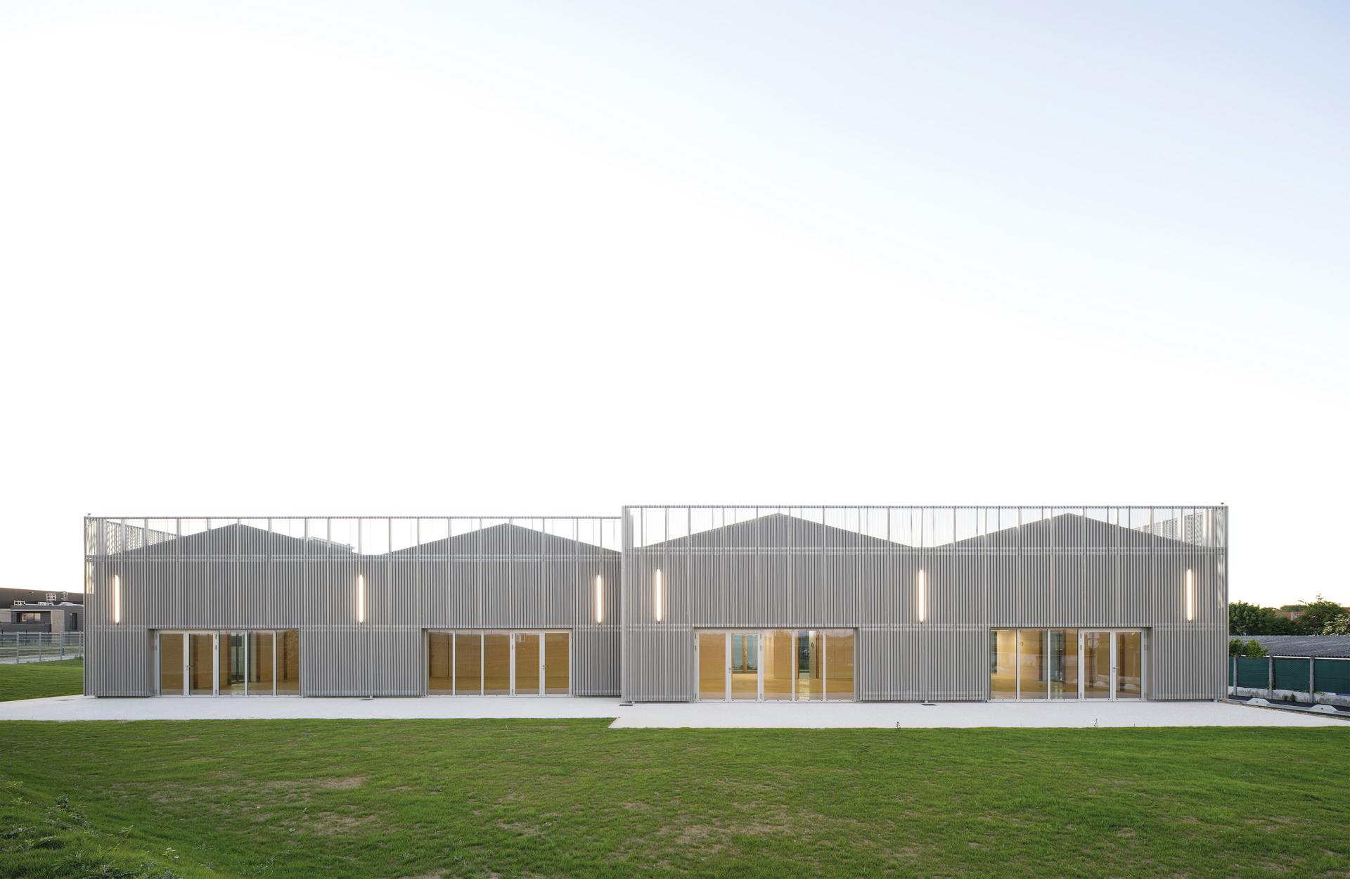 Community Center in Orly - image 2