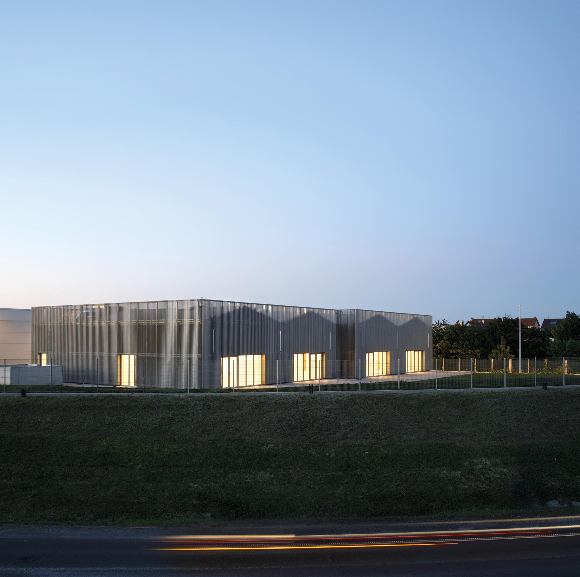 Community Center in Orly - image 7