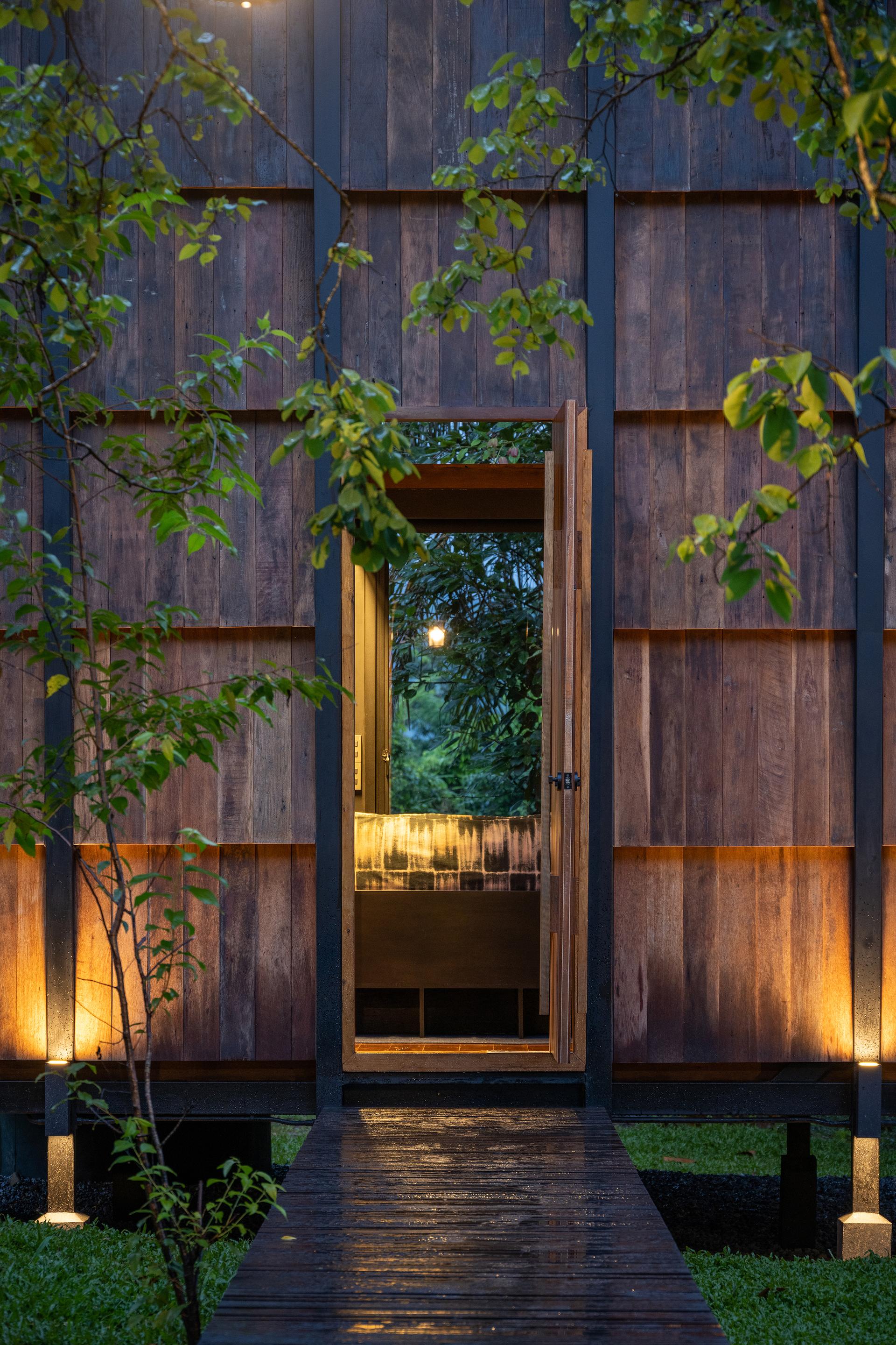 Wood and Mountain Cabin - image 15