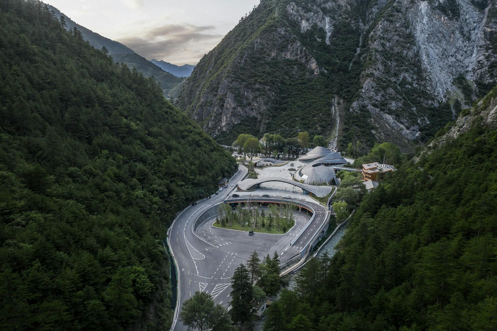 Jiuzhaigou Visitor Service Facilities - image 2