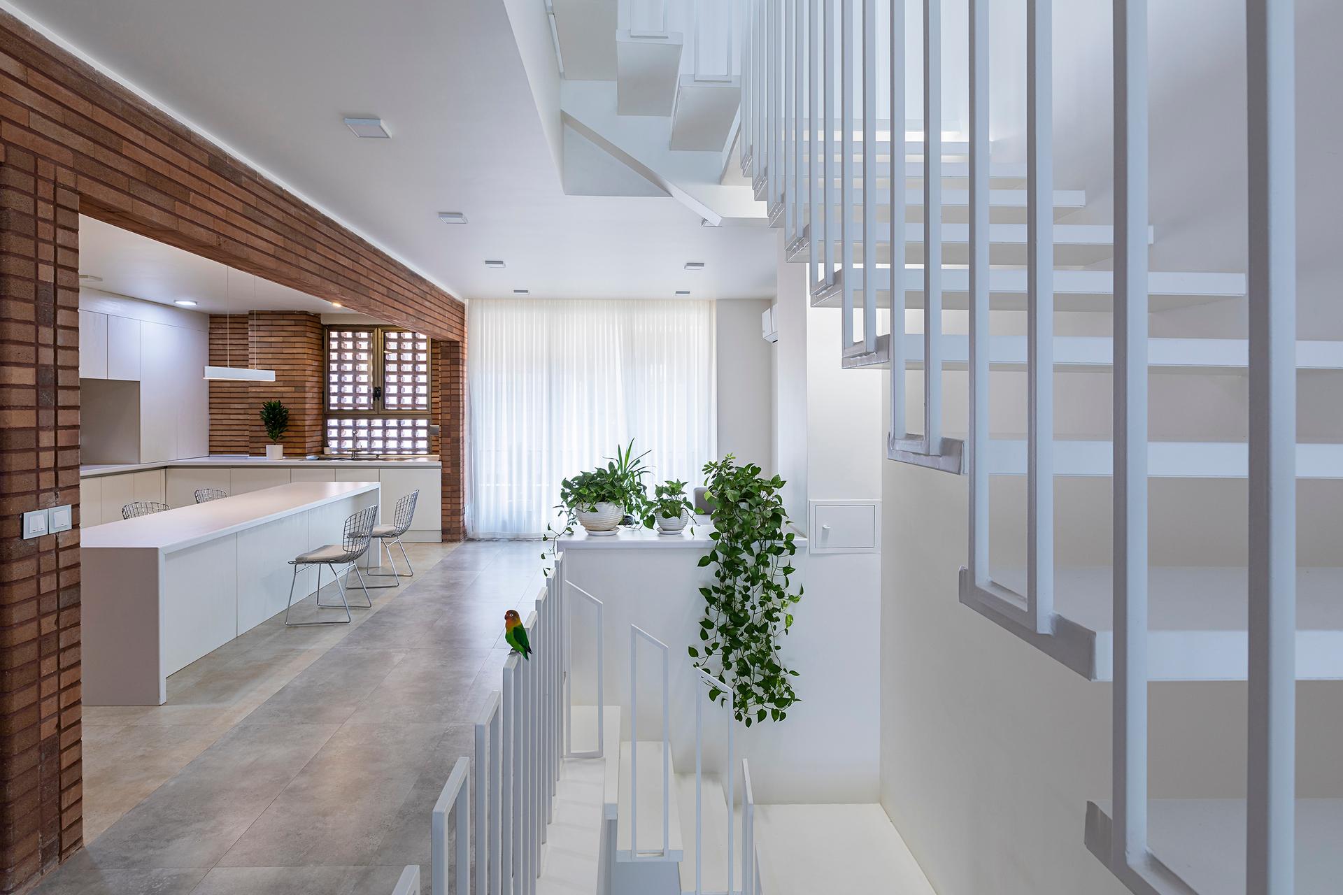 The Alley House - image 12
