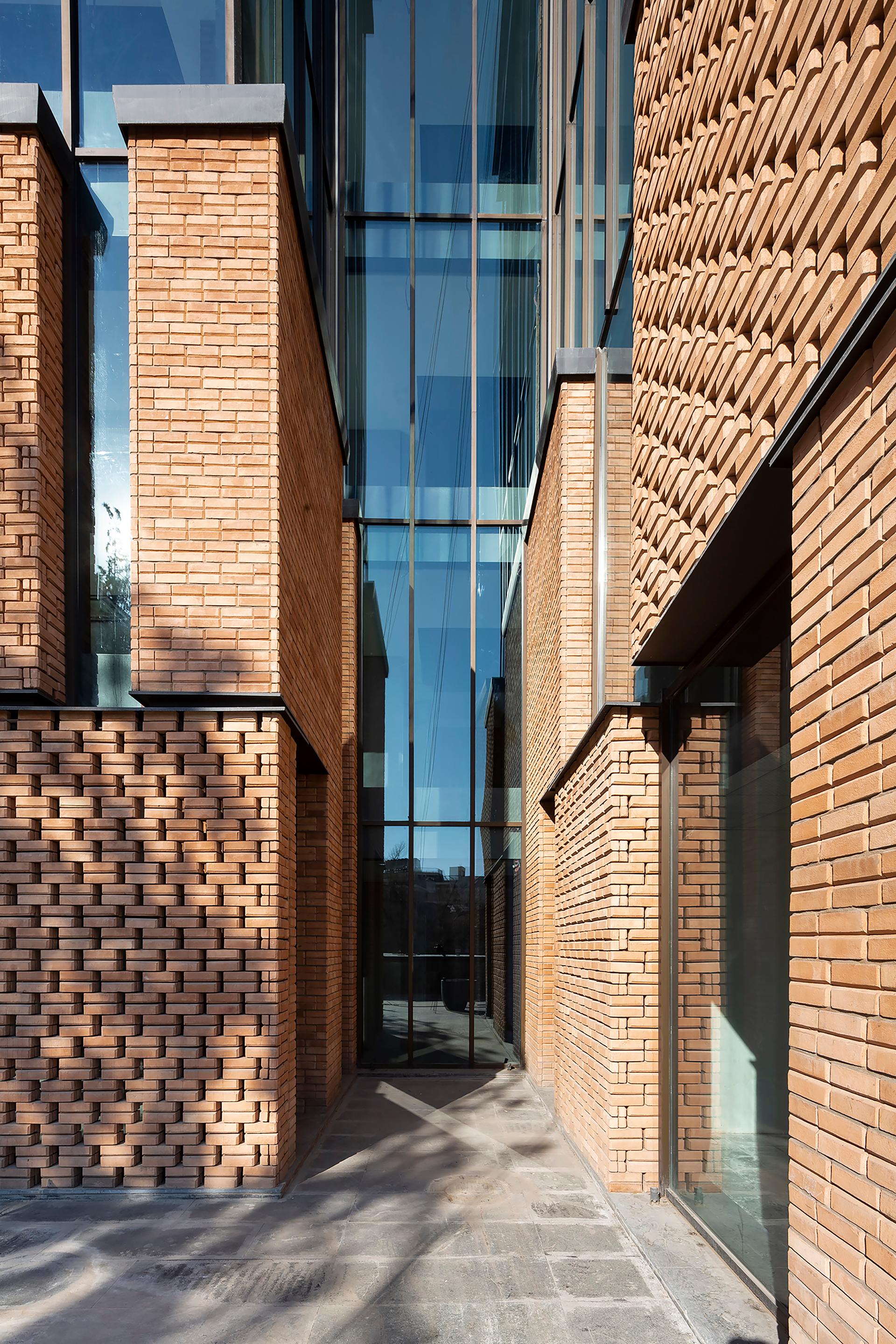 Bricks on The move - image 4