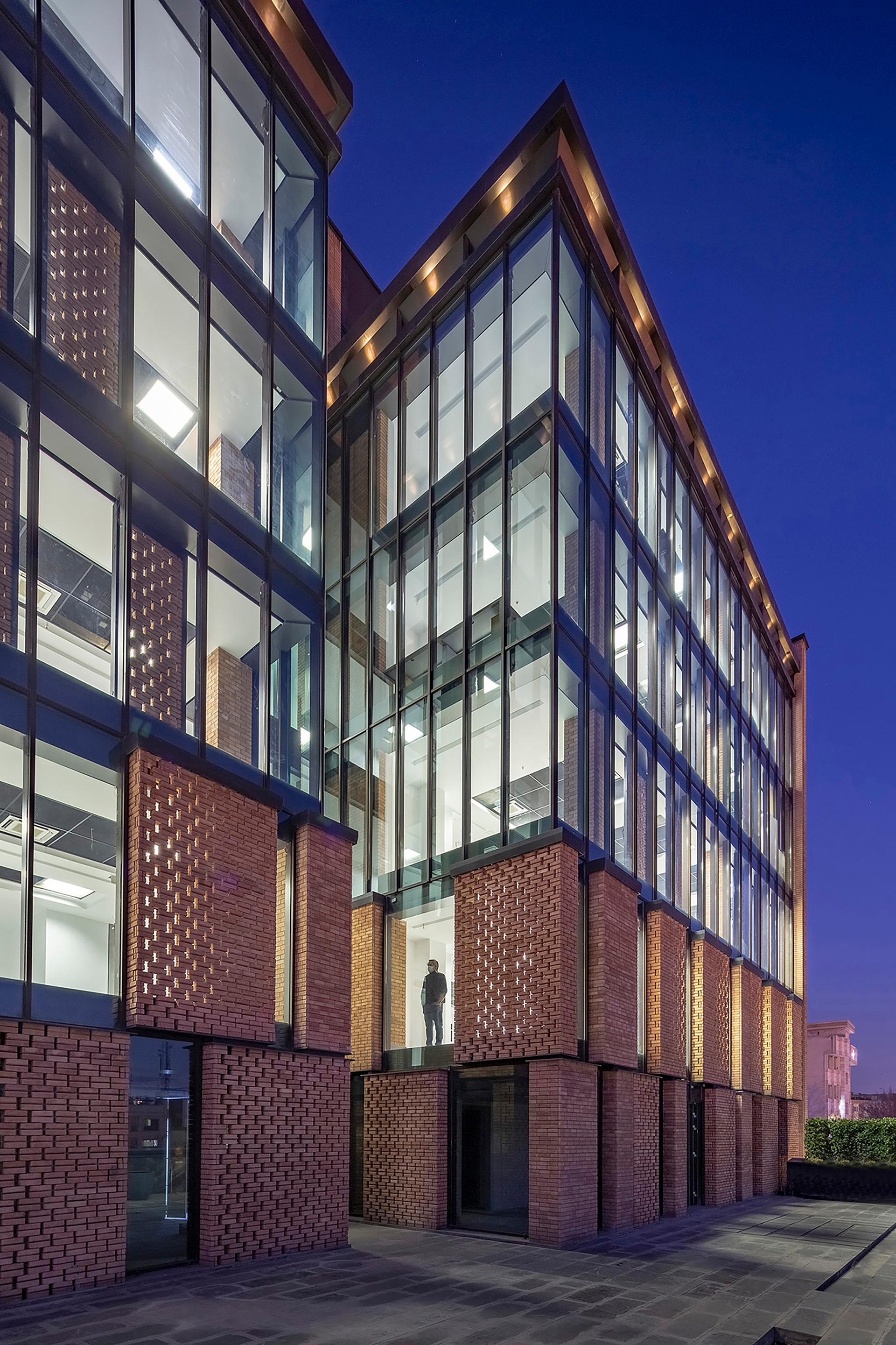 Bricks on The move - image 14