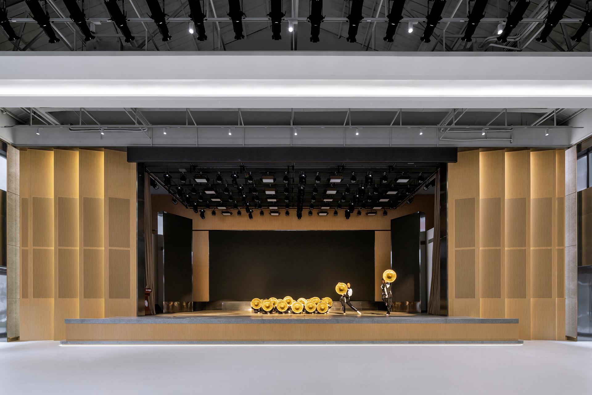 The Renovation of the Auditorium of Ankang Middle School - image 10