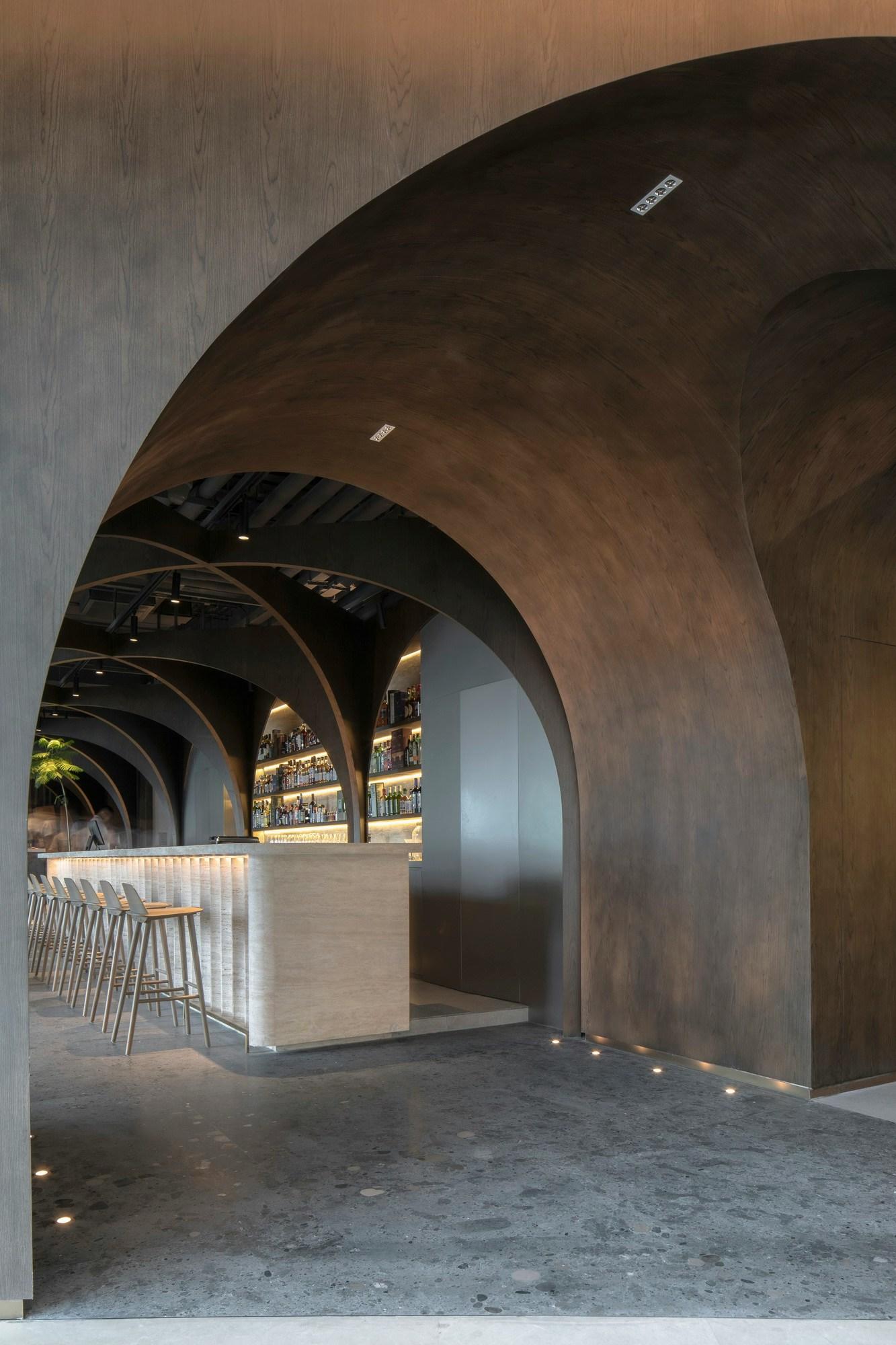 SOMESOME Bar & Restaurant - image 5