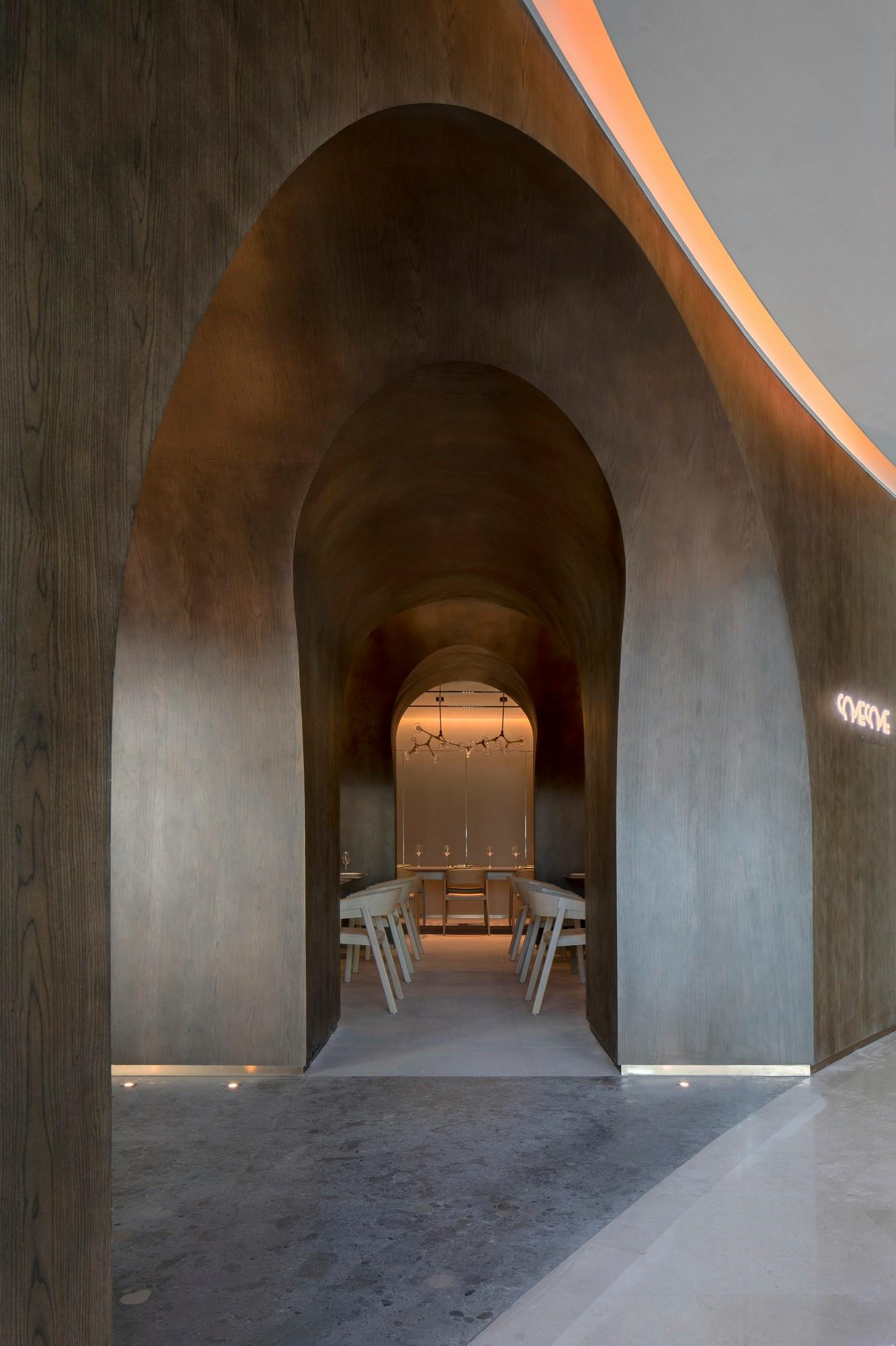 SOMESOME Bar & Restaurant - image 6