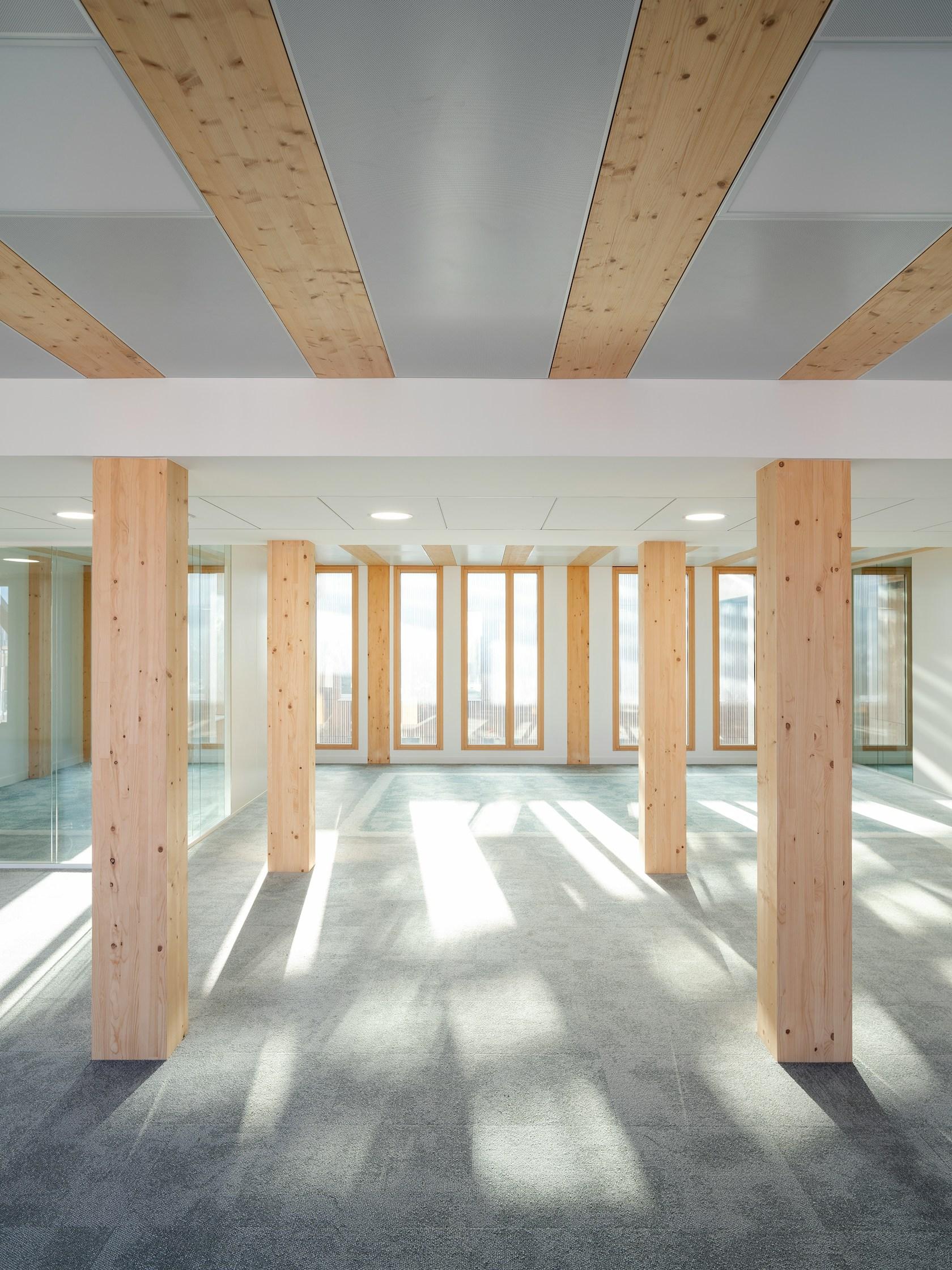 Caisse d'Epargne Bourgogne-Franche-Comté Headquarter - image 11