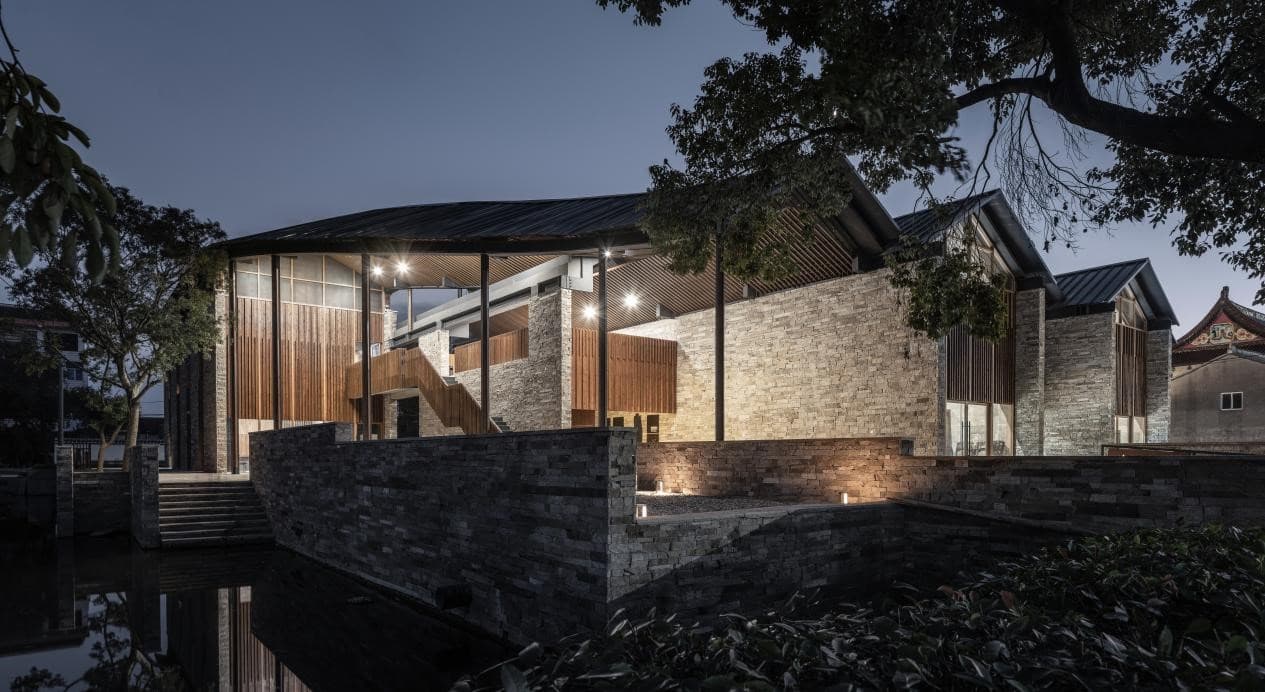 A rural settlement under a stream shape roof——The cultural auditorium of Xiaowufen Village