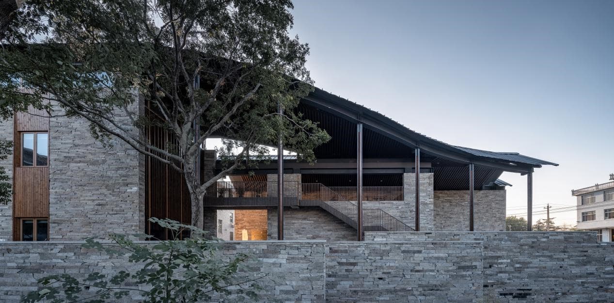 A rural settlement under a stream shape roof——The cultural auditorium of Xiaowufen Village - image 2