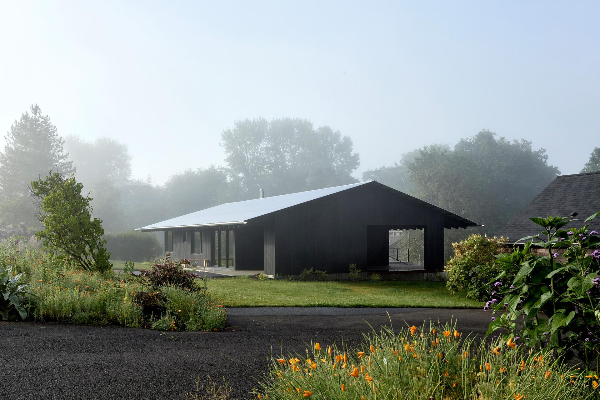Divine House - image 5