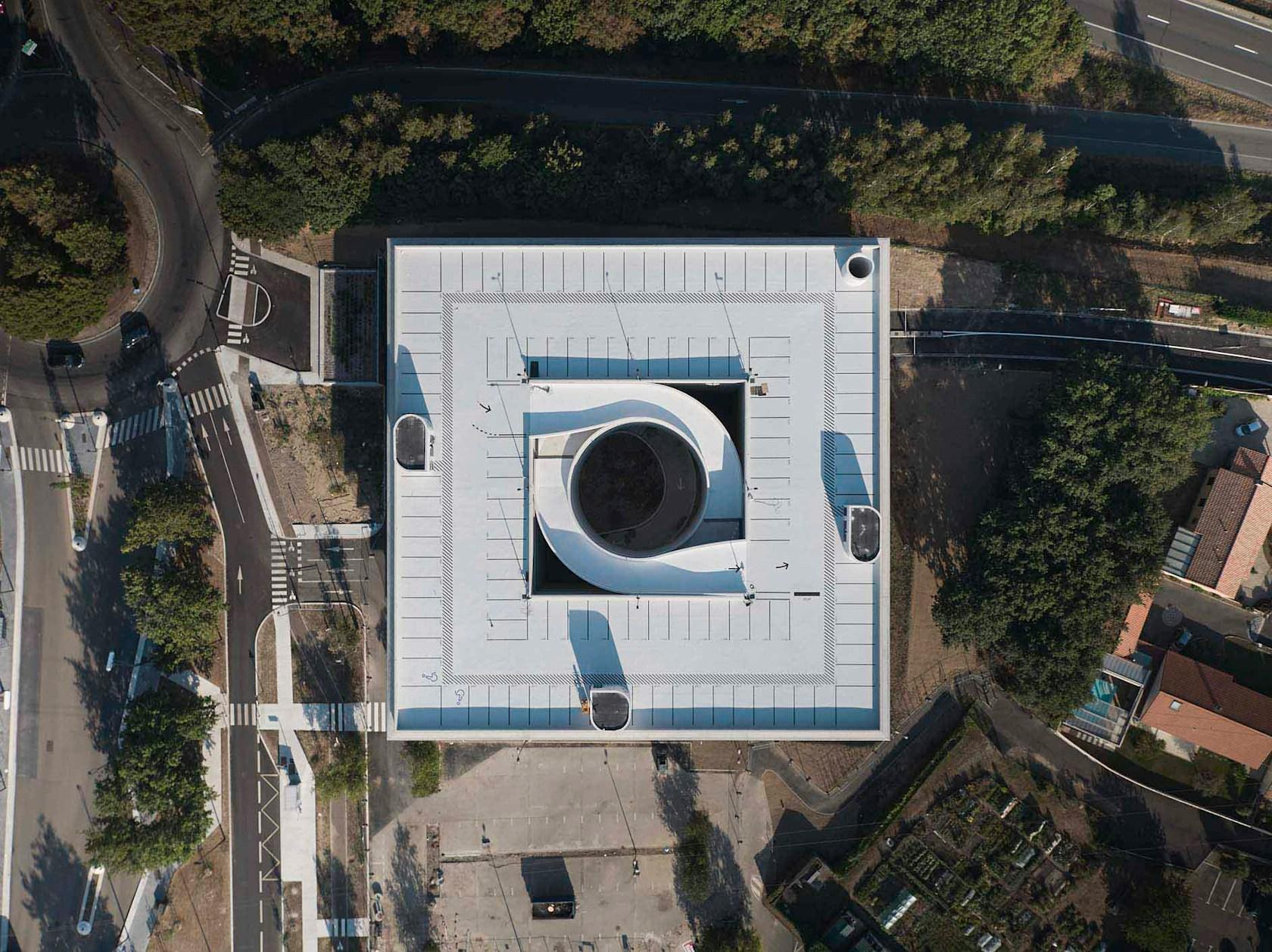 P+R park and ride - image 2