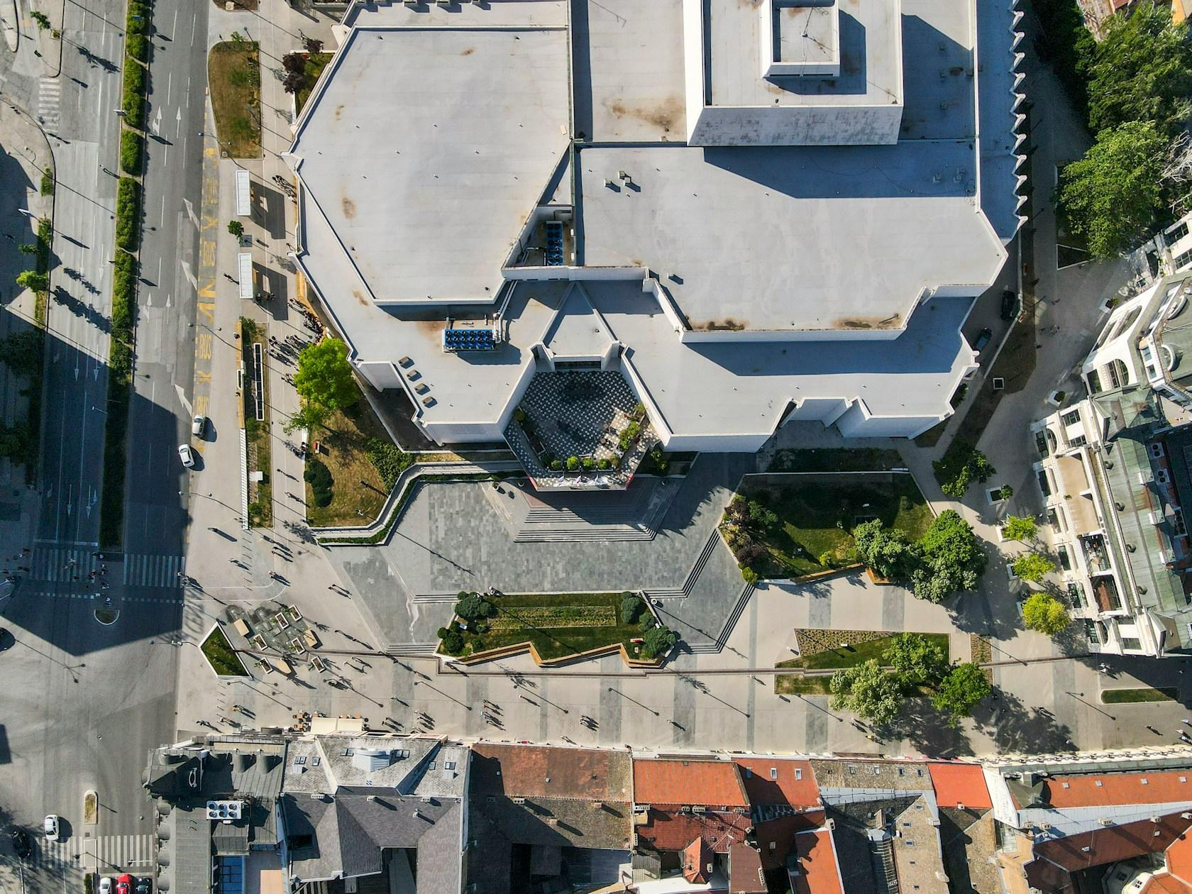 Reconstruction and urban design of the Theater Square in Novi Sad - image 5