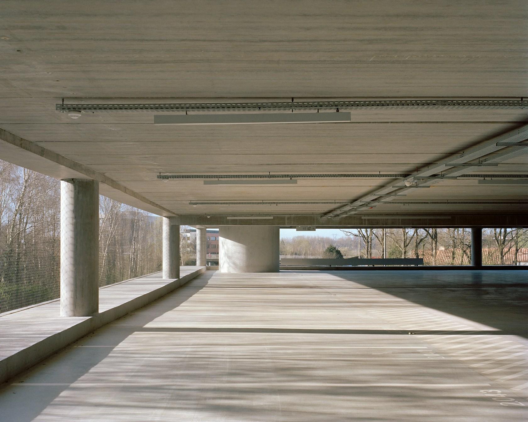 P+R park and ride - image 12
