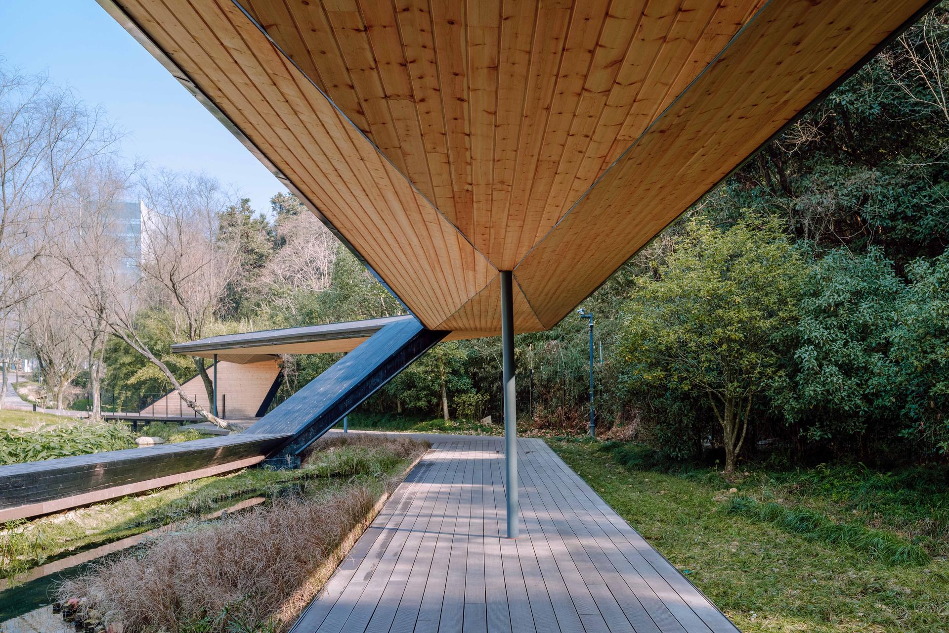 Floating Cornice on the Brook - image 20