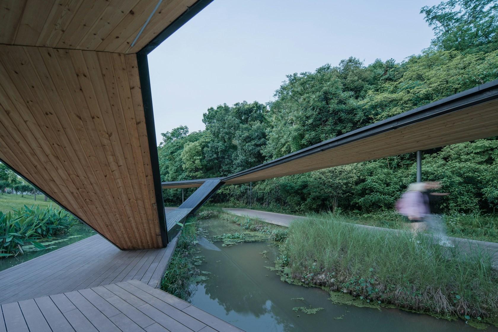 Floating Cornice on the Brook - image 24