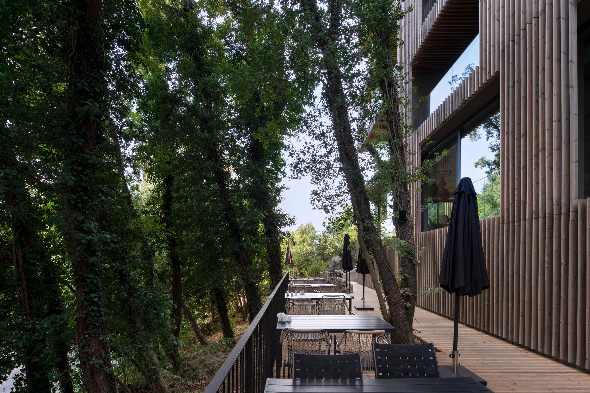 Umani Hotel - image 11