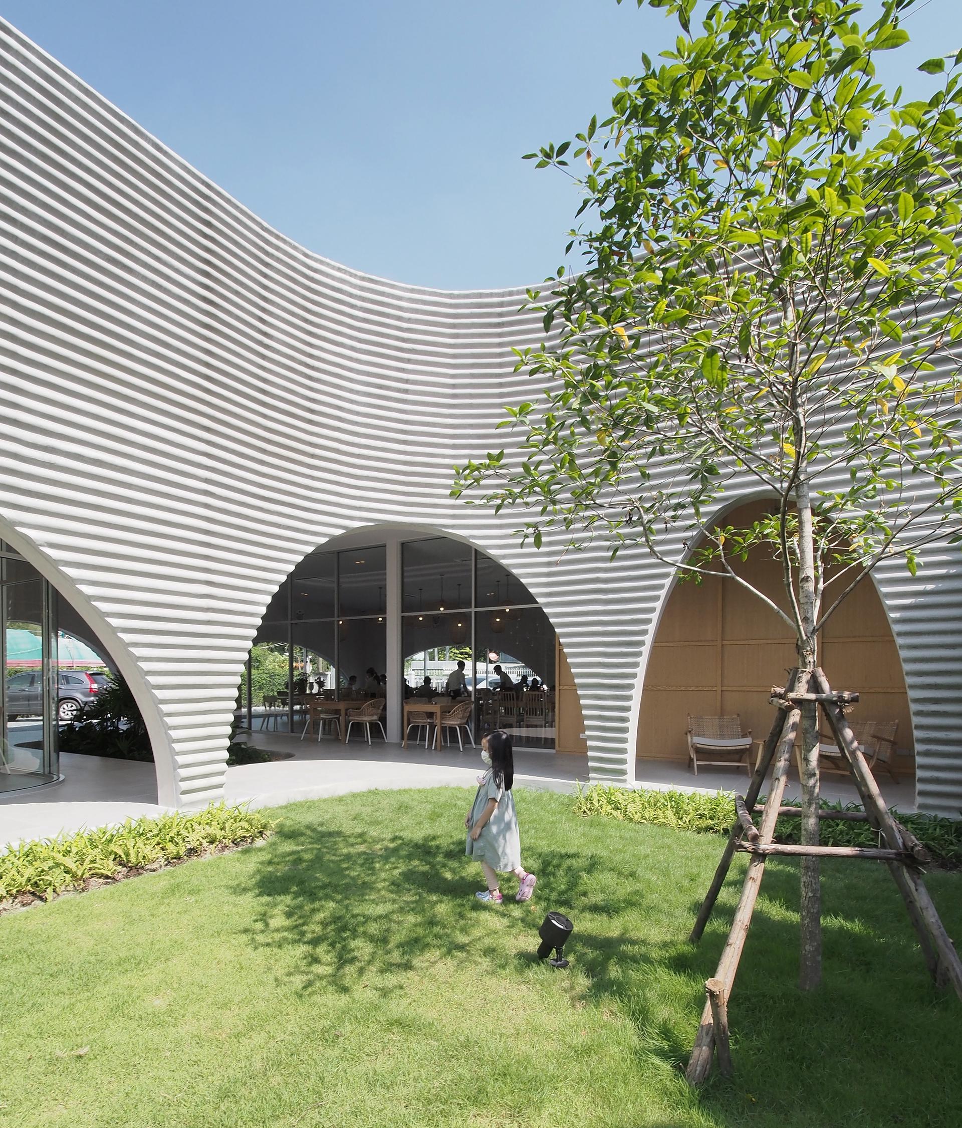 Khao Niao Restaurant + Onda Cafe - image 13