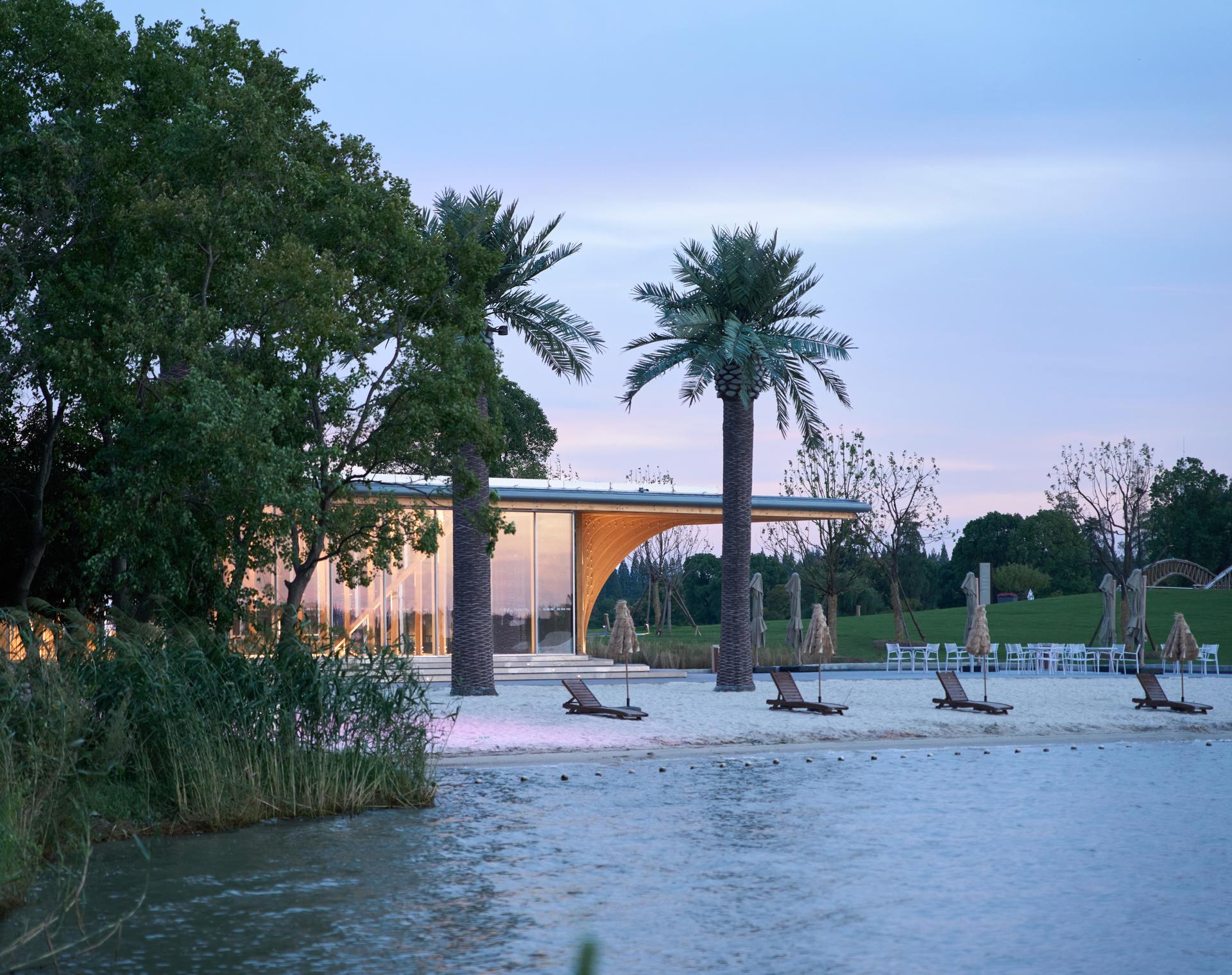 Golden Beach Pavilion in Gucheng Lake - image 14