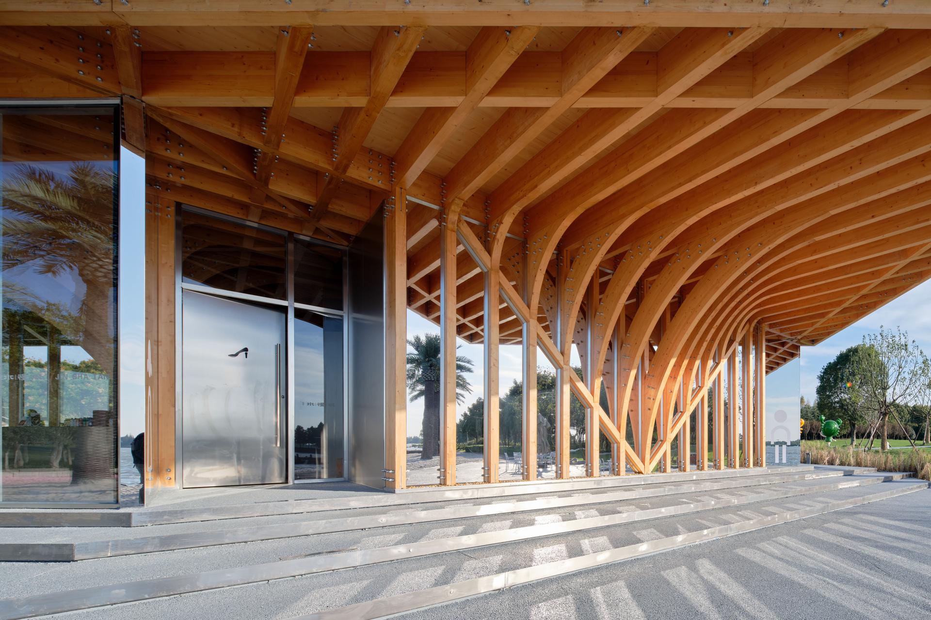 Golden Beach Pavilion in Gucheng Lake - image 2