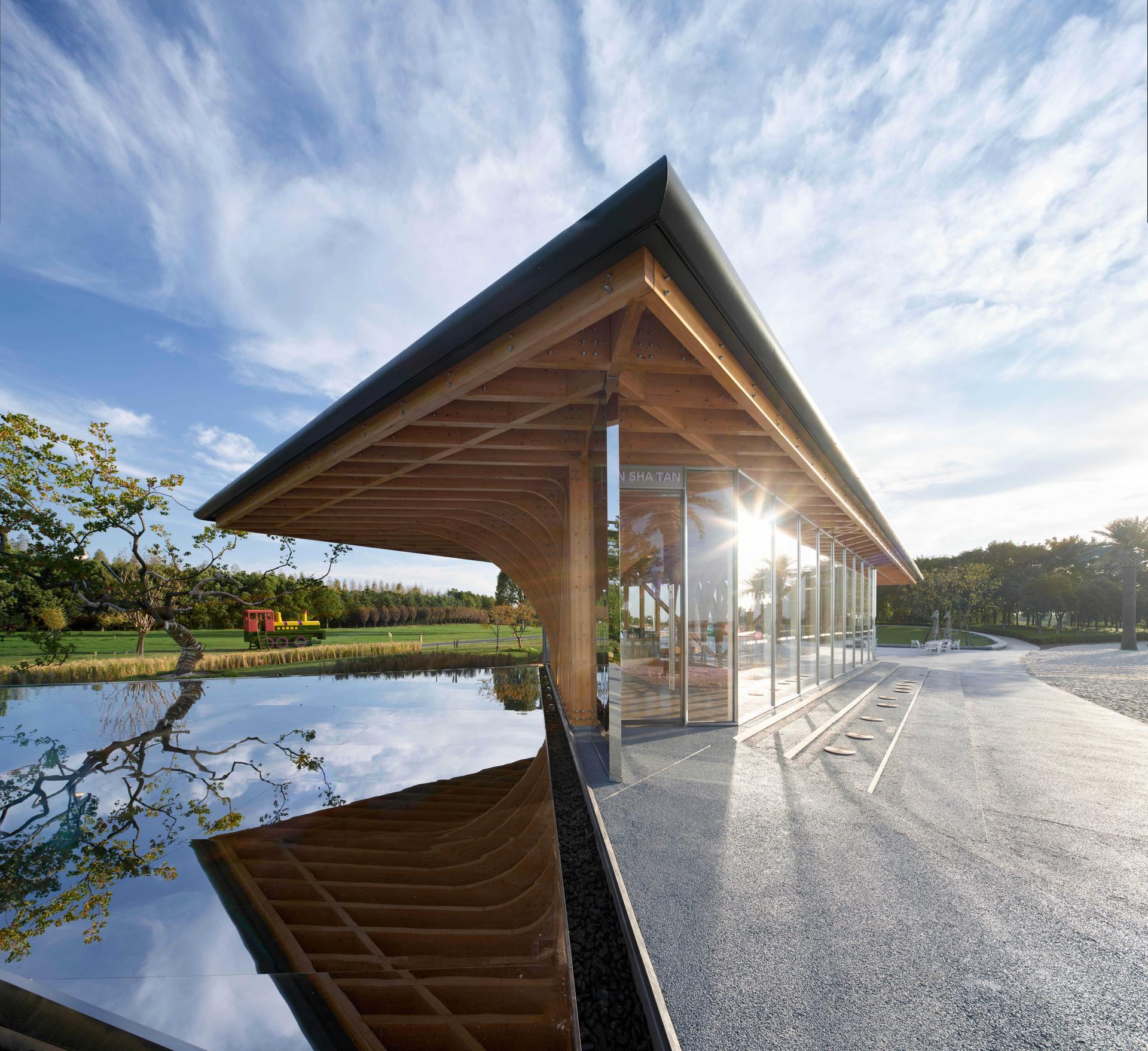 Golden Beach Pavilion in Gucheng Lake - image 4