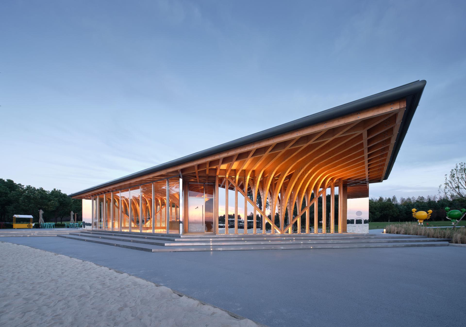 Golden Beach Pavilion in Gucheng Lake - image 6