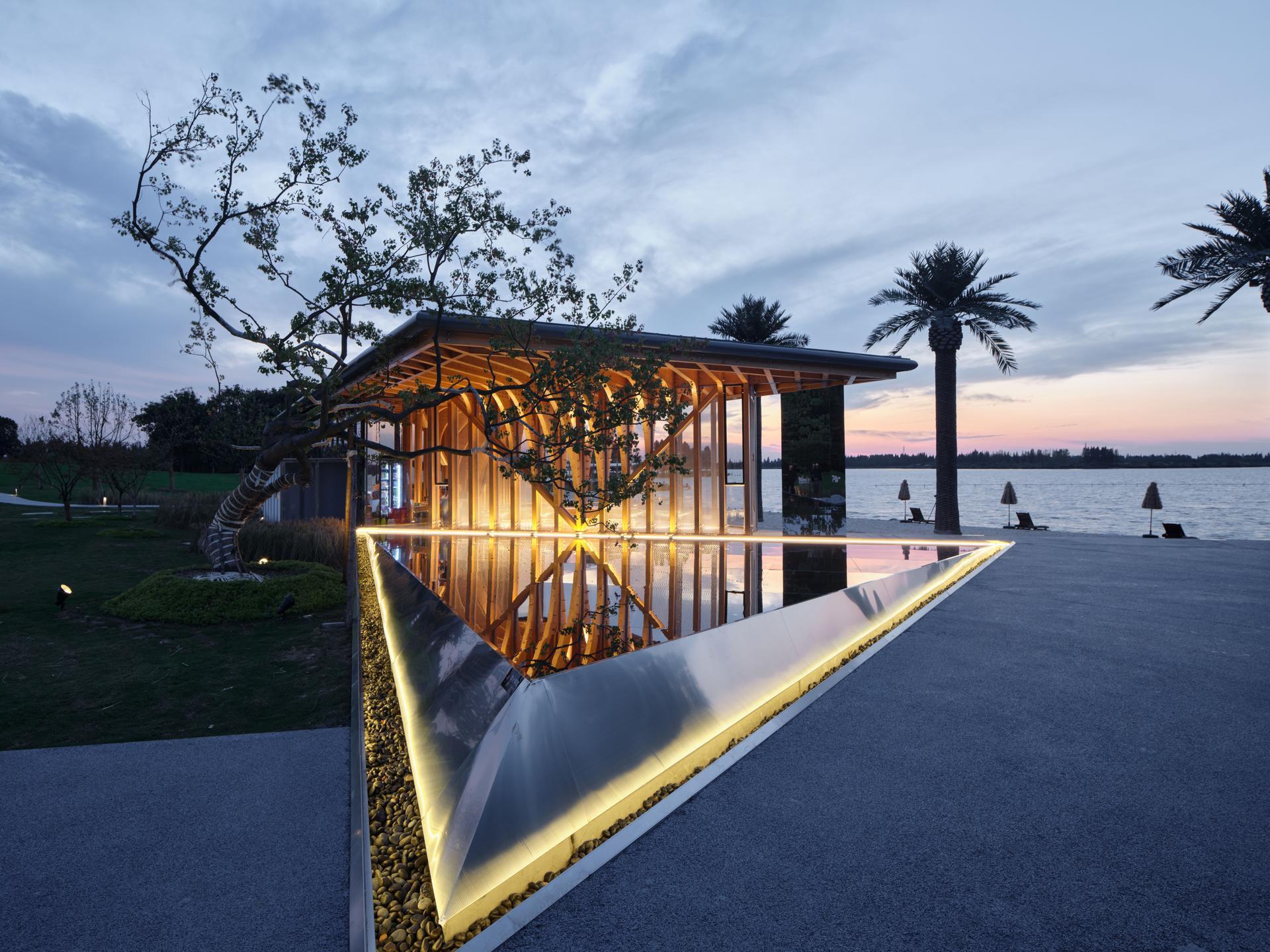 Golden Beach Pavilion in Gucheng Lake - image 12