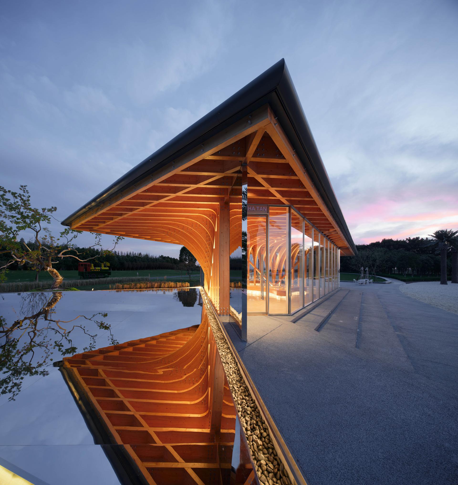 Golden Beach Pavilion in Gucheng Lake