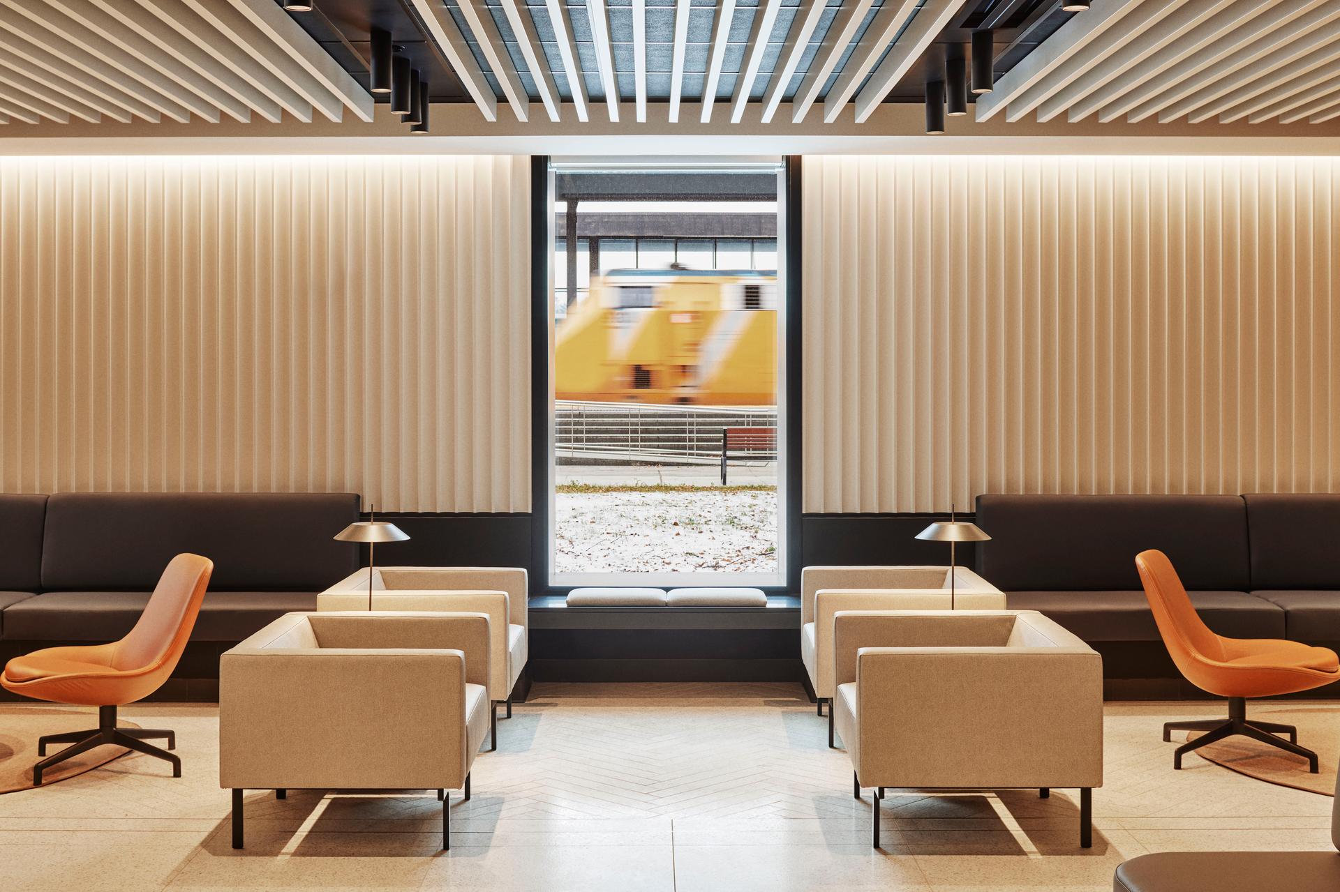 Ottawa Train Station and Via Rail Business Lounge - image 5