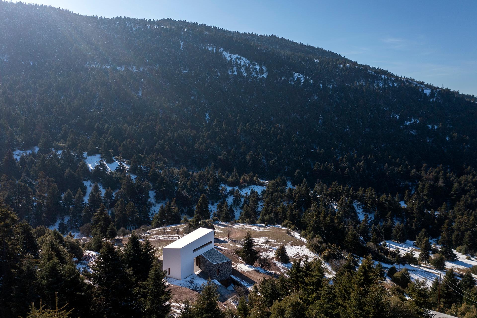 Snowfall House - image 4