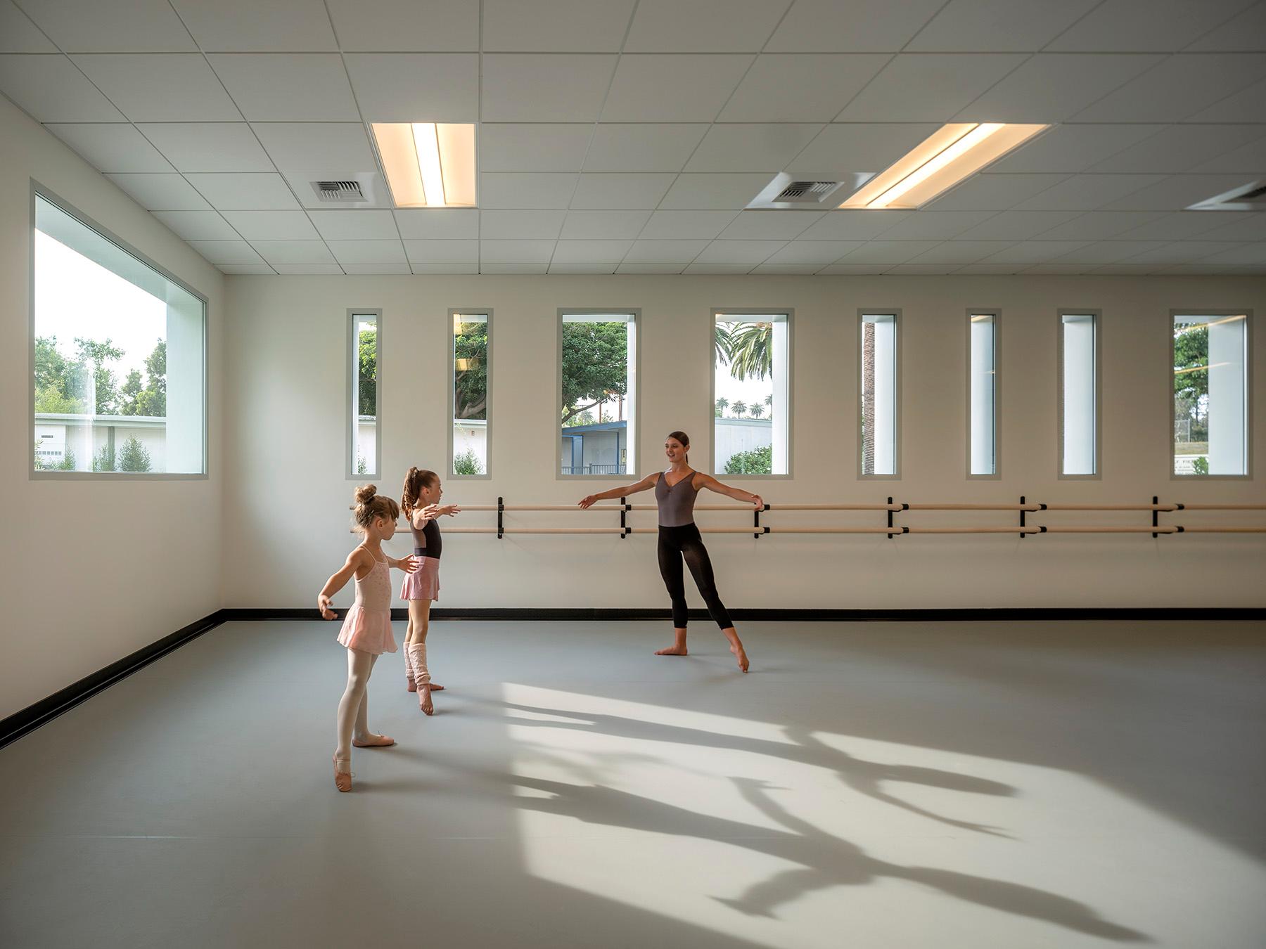 Glorya Kaufman Performing Arts Center - image 5