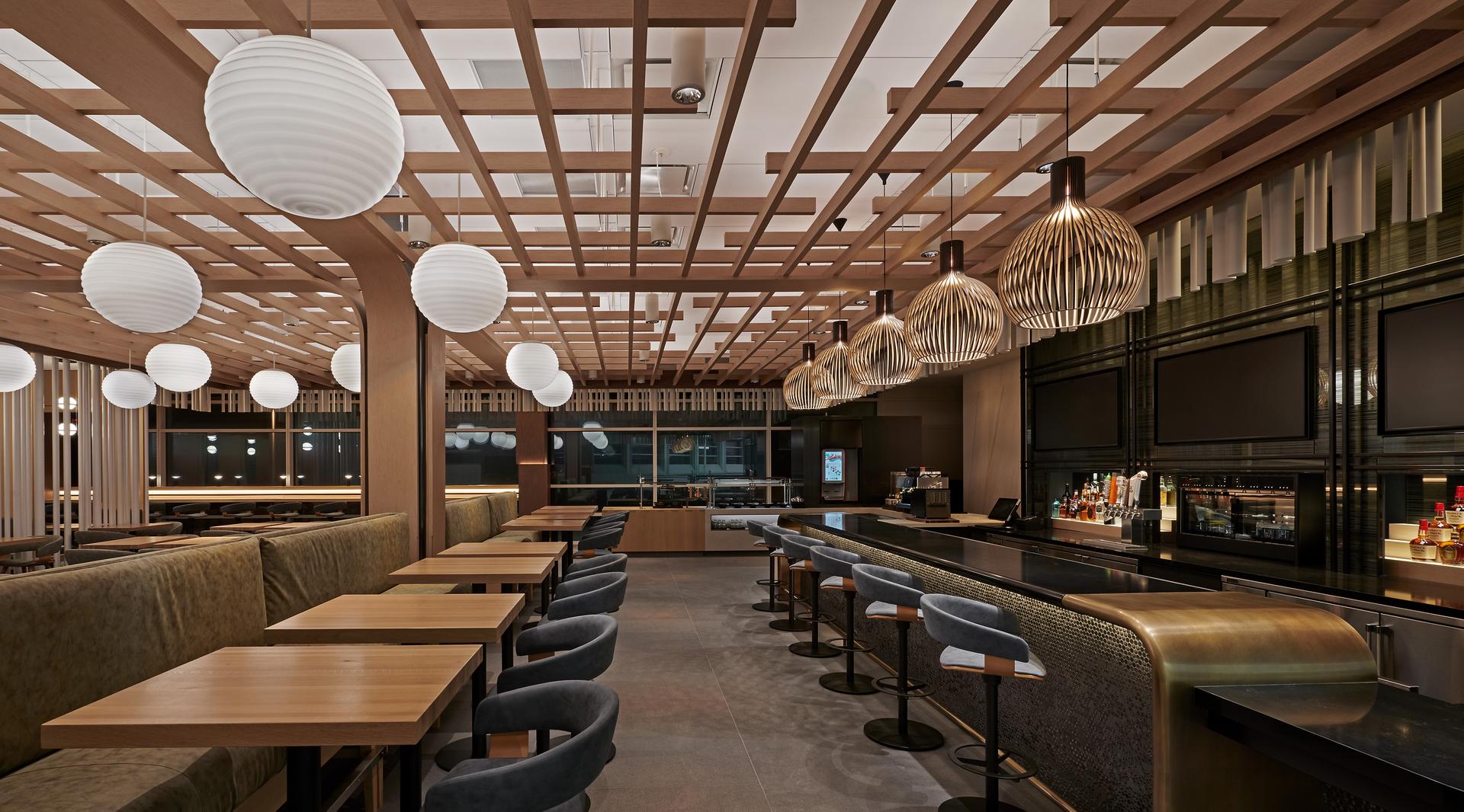 American Airlines Admirals Club at DCA - image 10