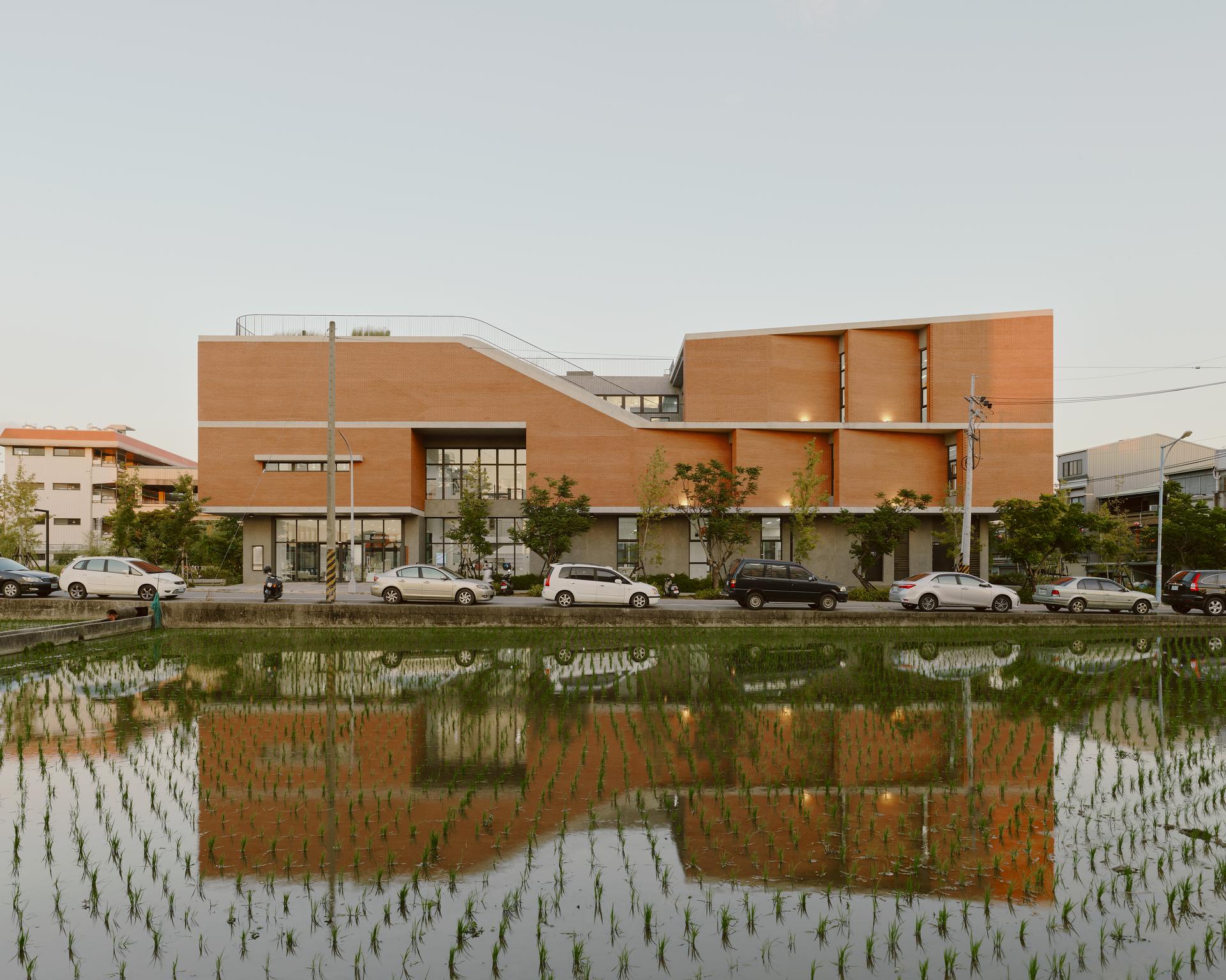 Shangfeng Public Library and School Gymnasium