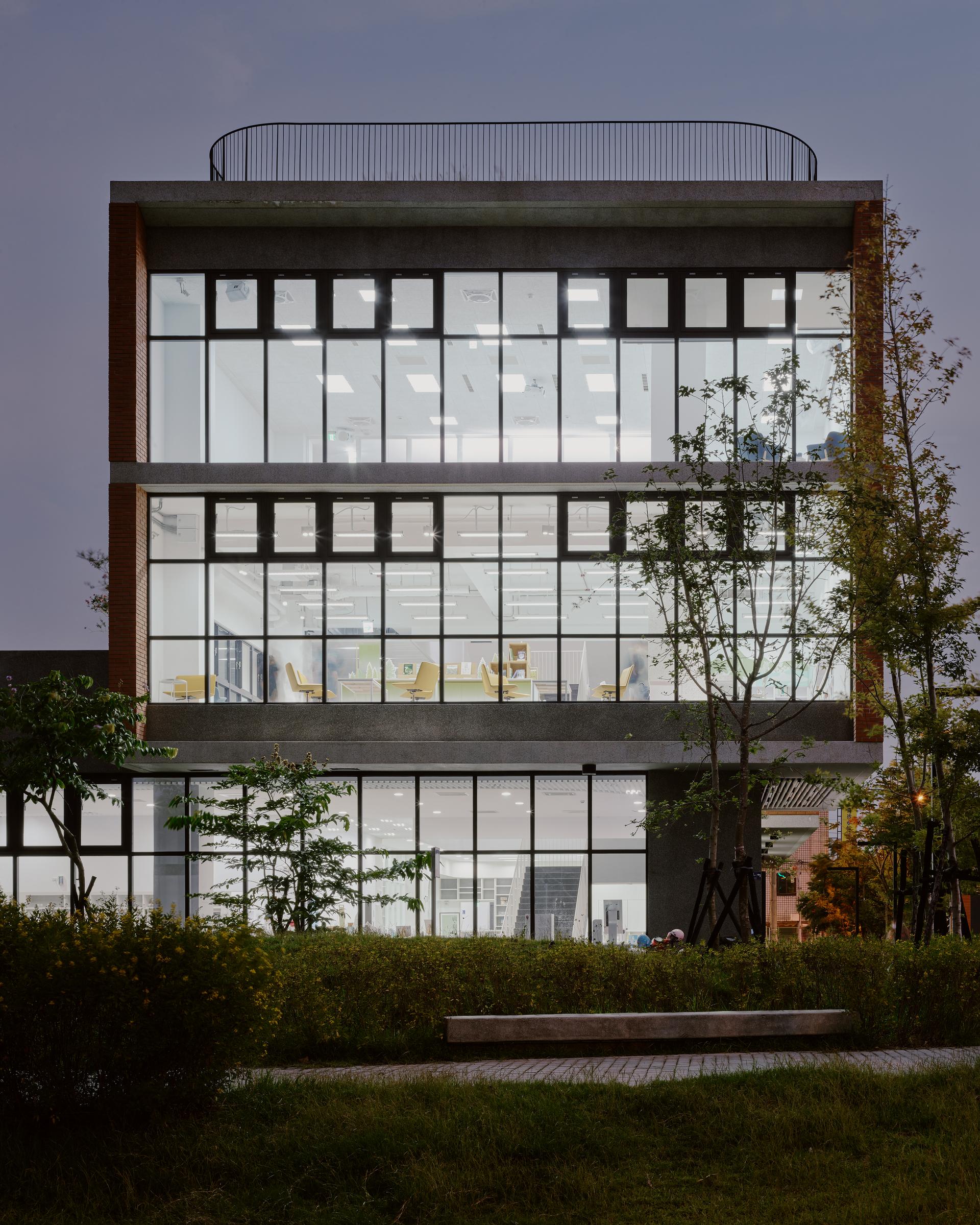 Shangfeng Public Library and School Gymnasium - image 7