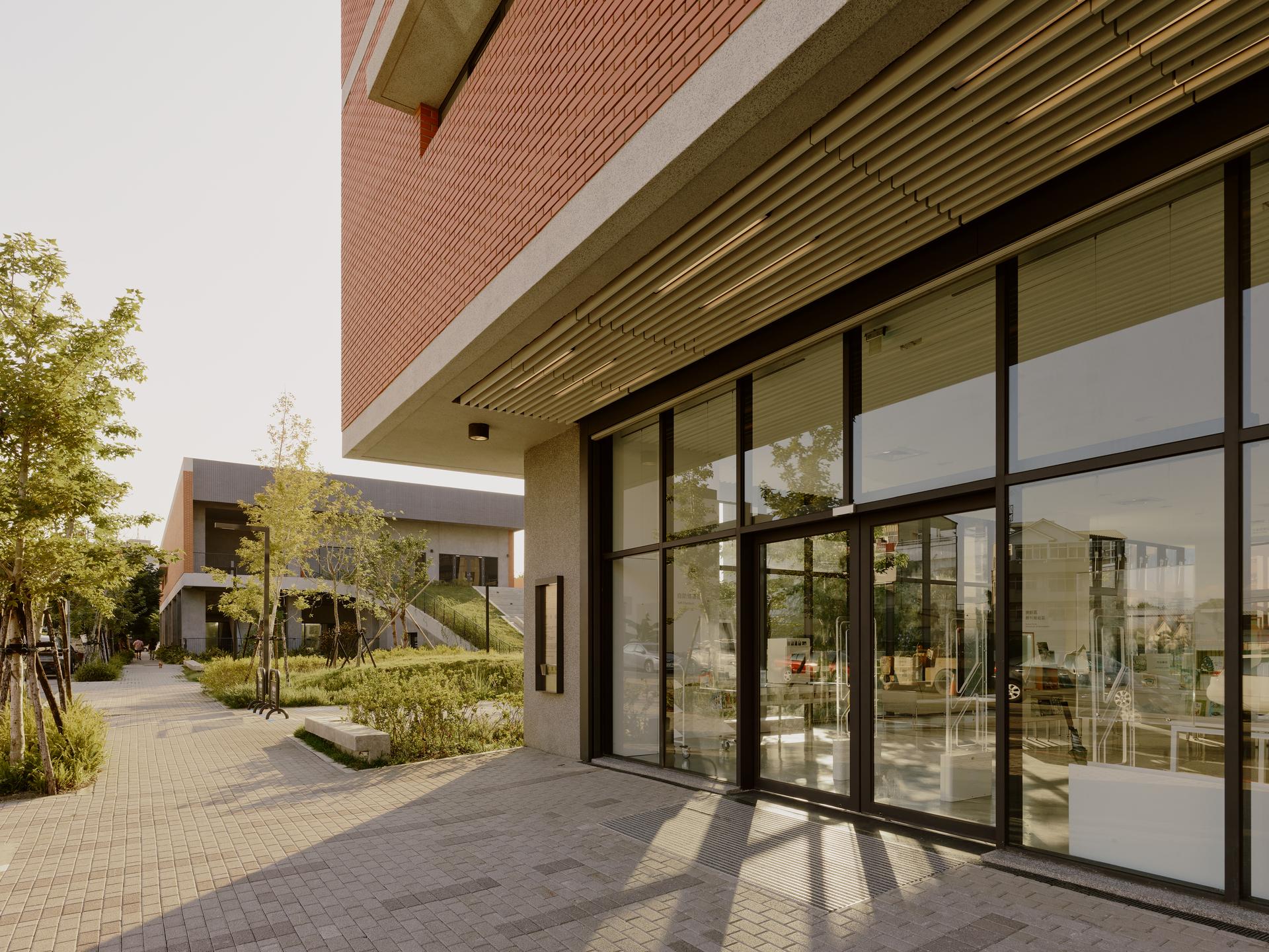 Shangfeng Public Library and School Gymnasium - image 8