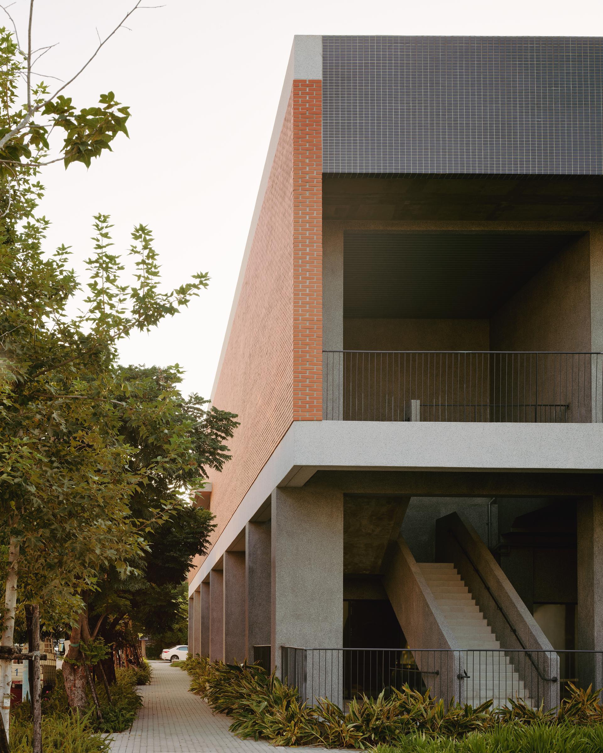 Shangfeng Public Library and School Gymnasium - image 10