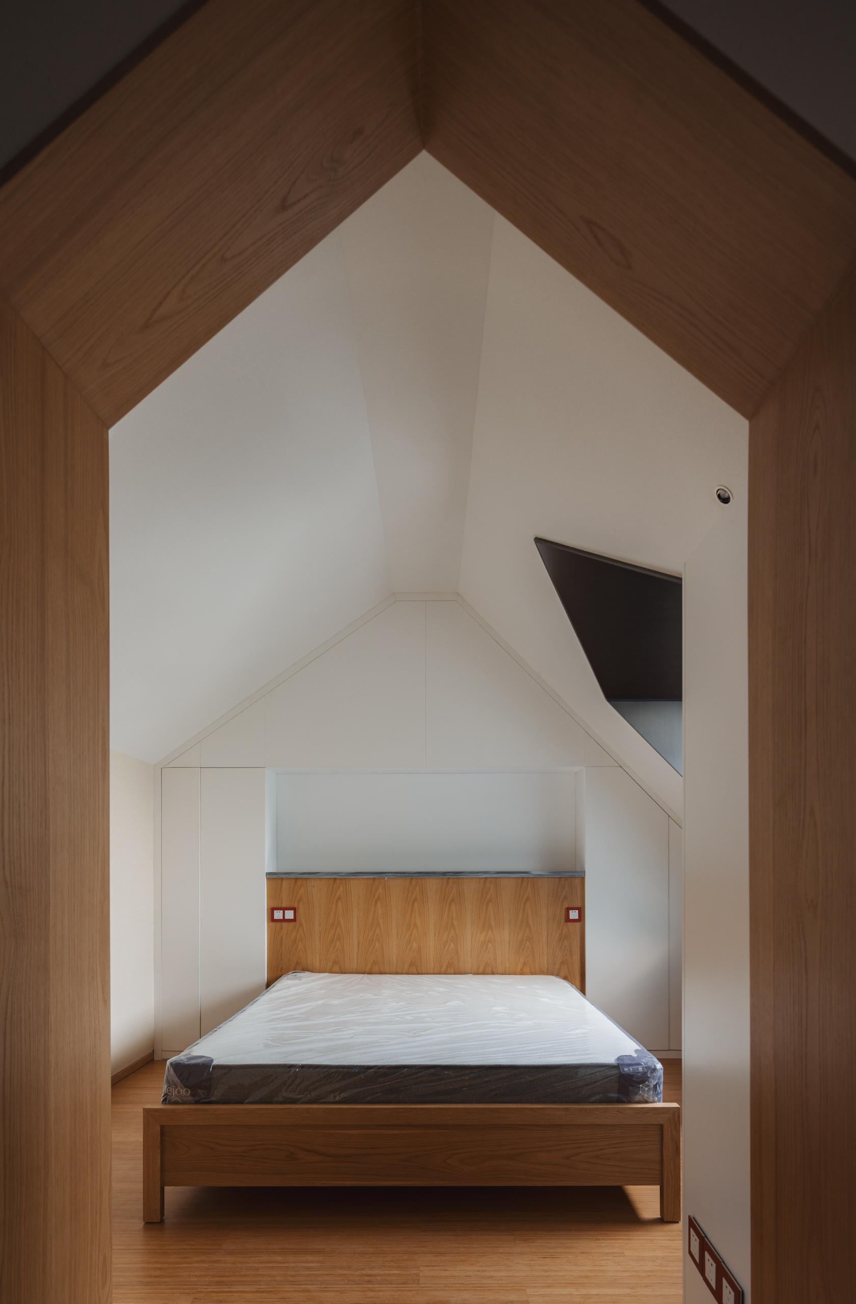 Twilight House - image 7