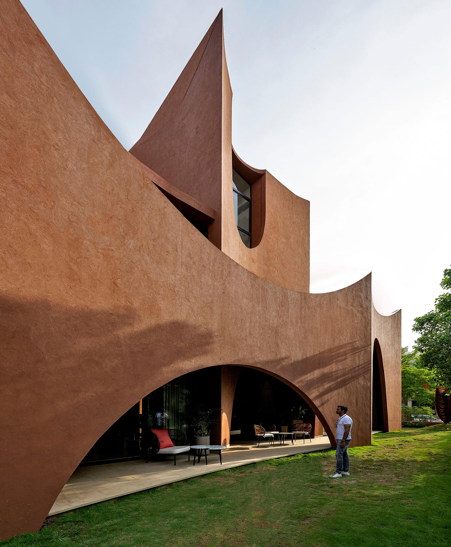 MIRAI HOUSE OF ARCHES - image 3
