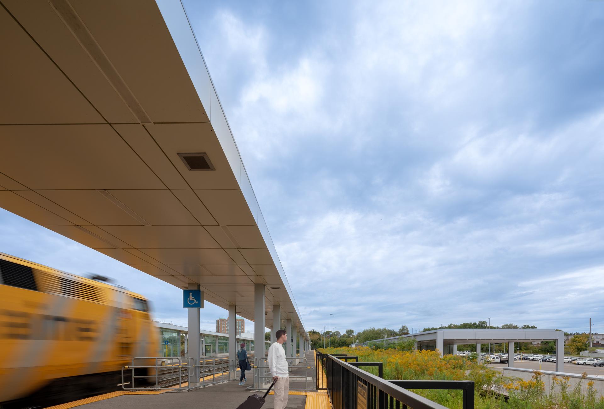 Guildwood GO Station - image 8