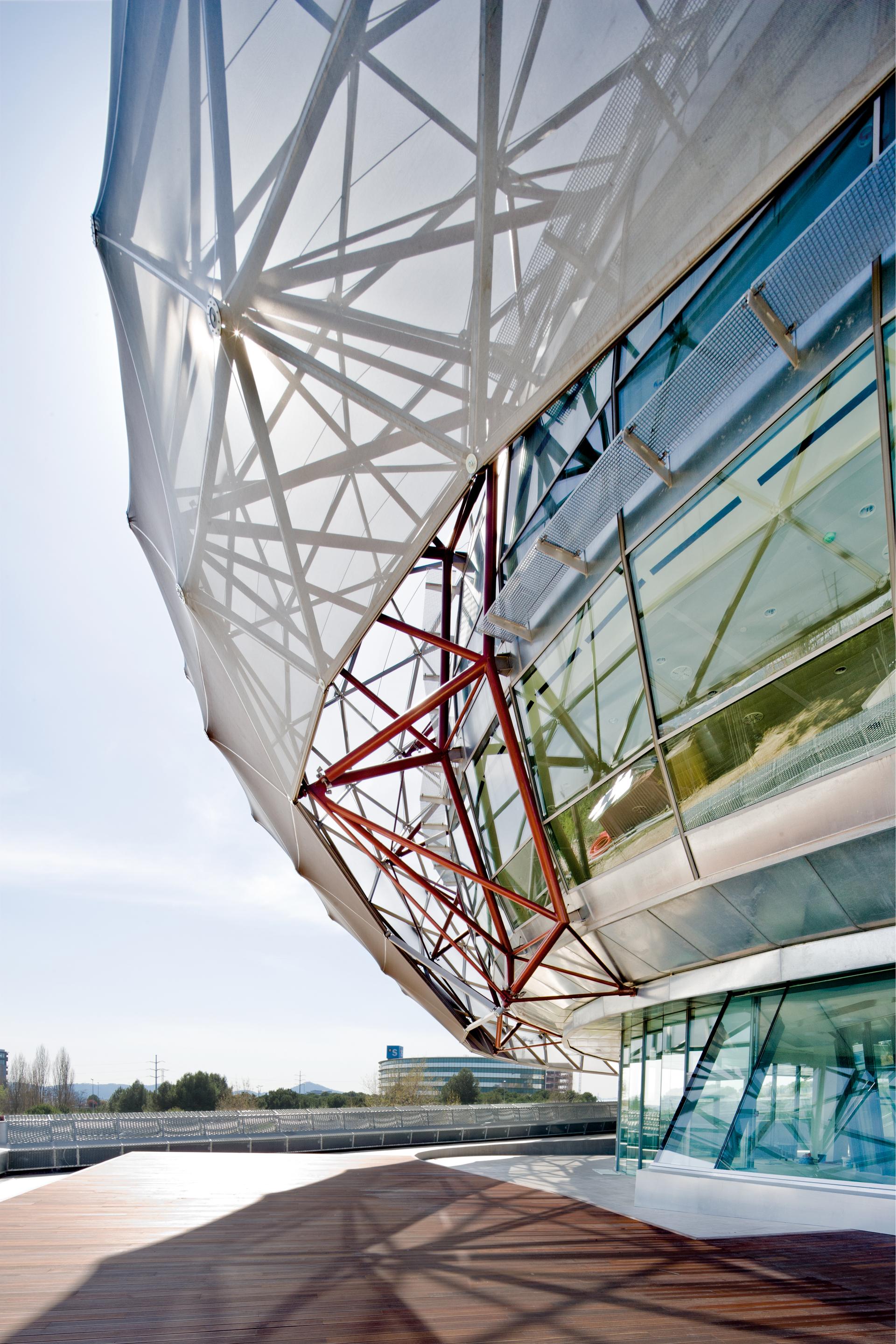 iGuzzini Illuminazione Ibérica Headquarters - image 8