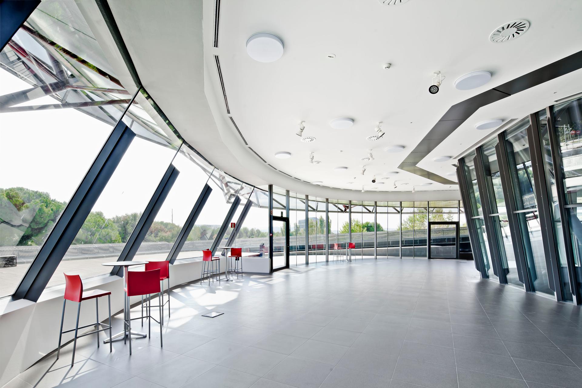 iGuzzini Illuminazione Ibérica Headquarters - image 12