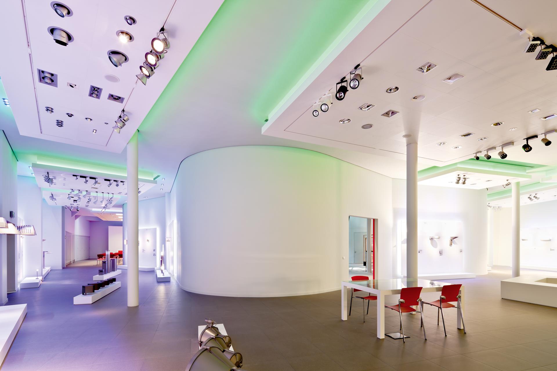 iGuzzini Illuminazione Ibérica Headquarters - image 13