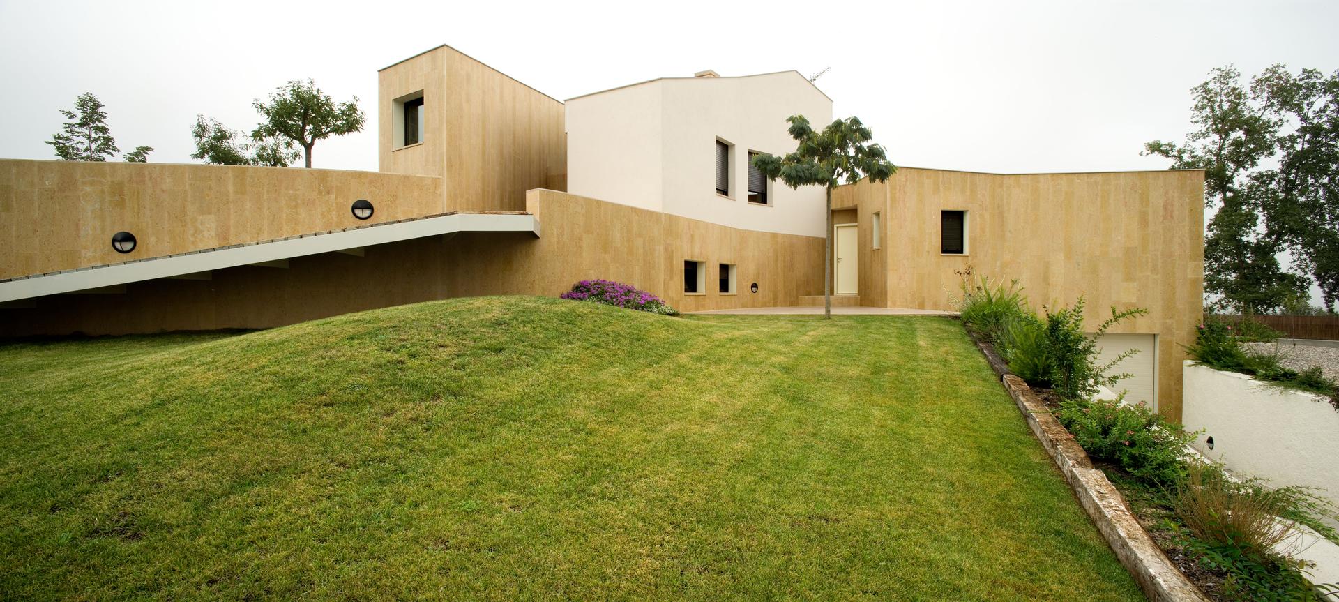 72 Social Housing Units at the Marina del Prat Vermell - image 31