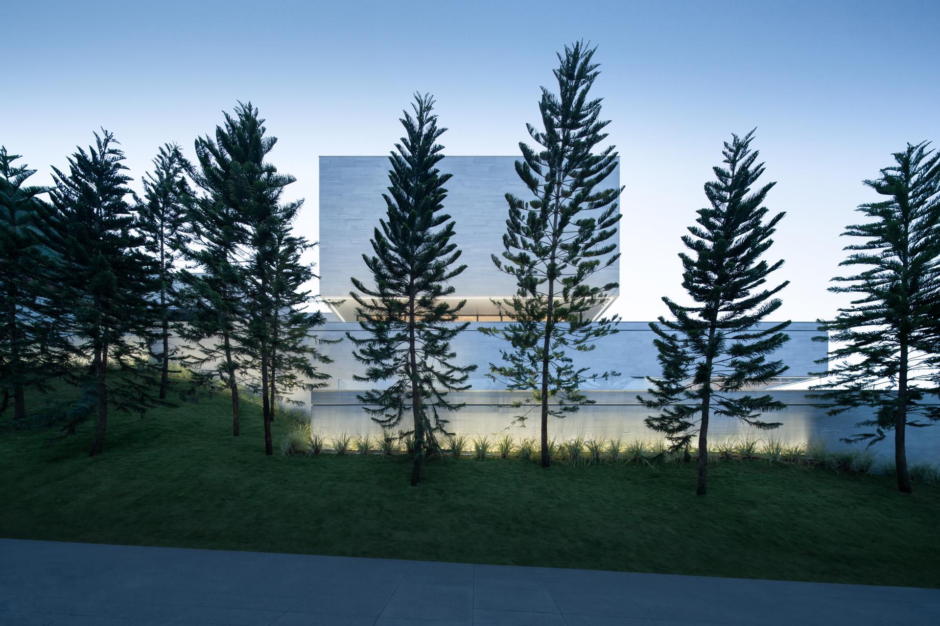 Mountain Art Center - image 12