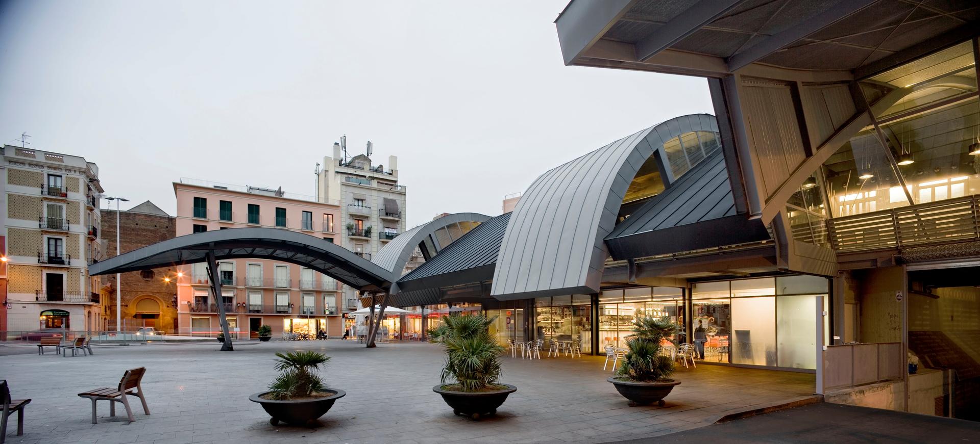 72 Social Housing Units at the Marina del Prat Vermell - image 27