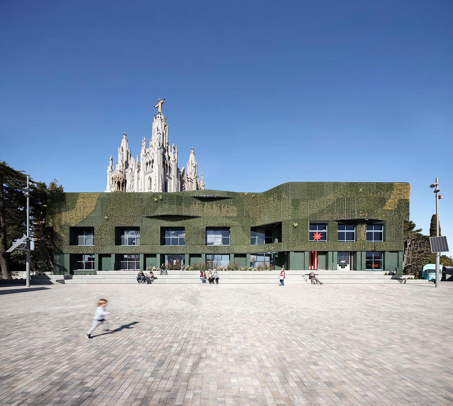 72 Social Housing Units at the Marina del Prat Vermell - image 25