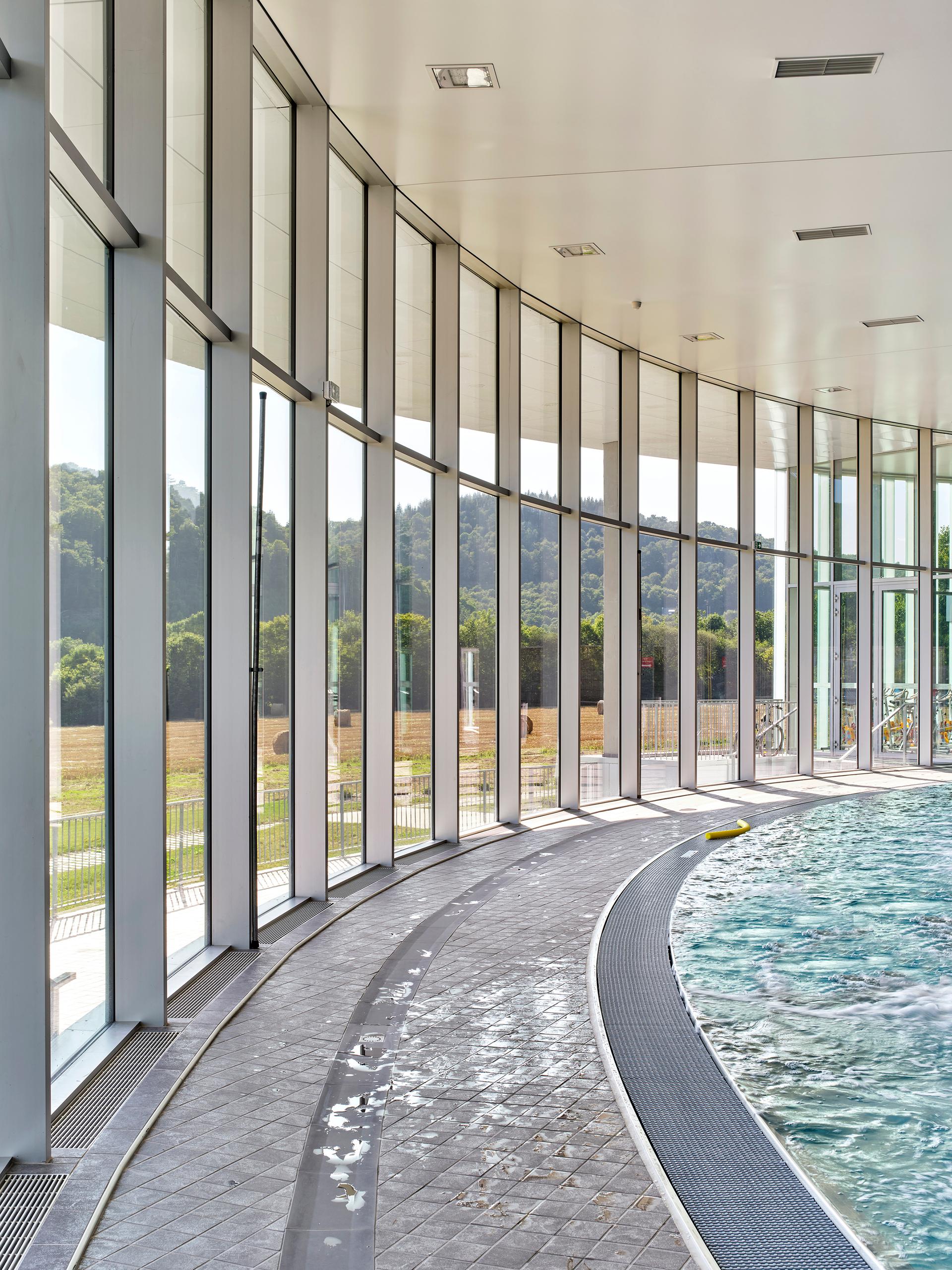 Community Swimming Pool, Châteaulin - image 9