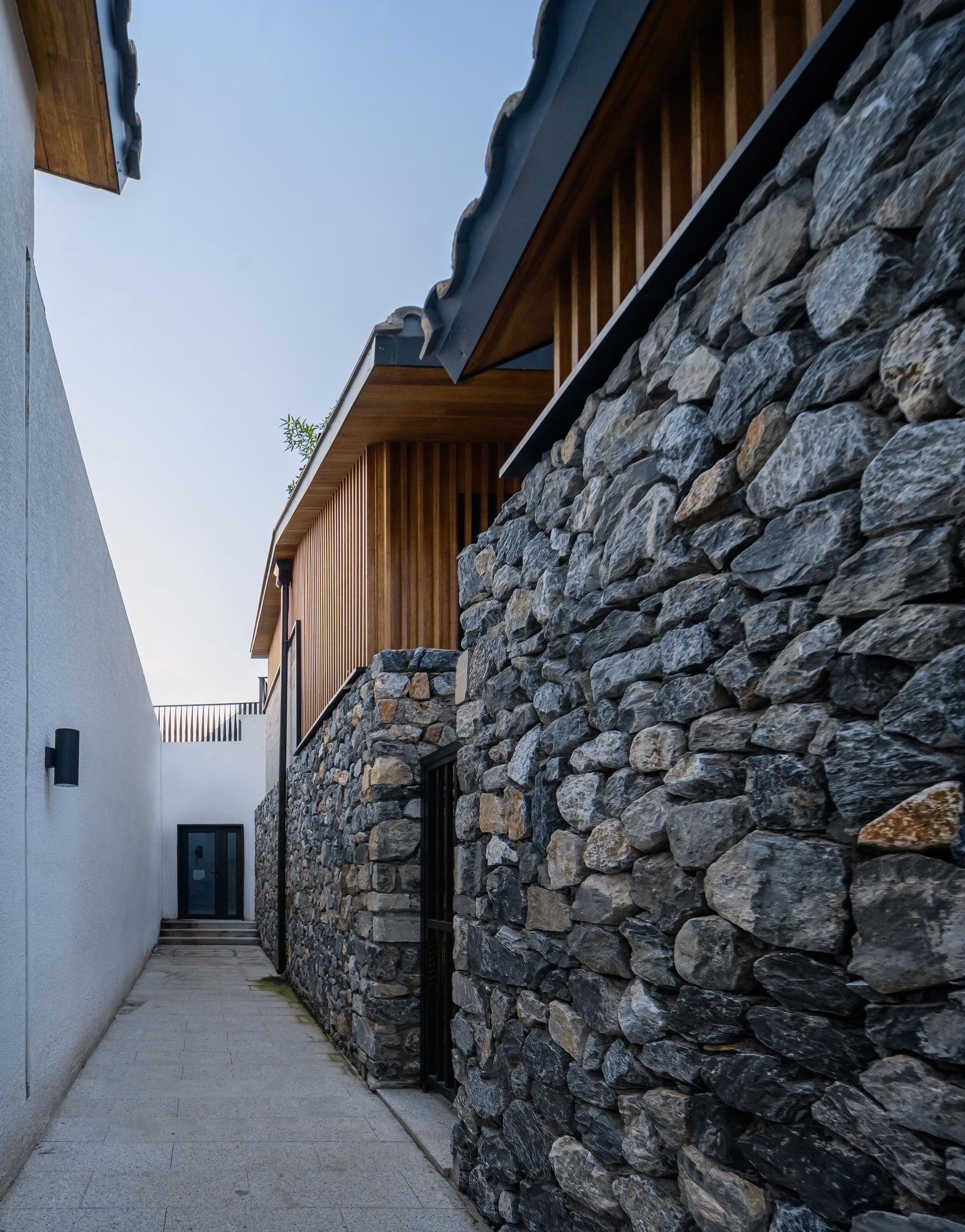 Courtyards Renovation of the Moshikou Neighborhood - image 3