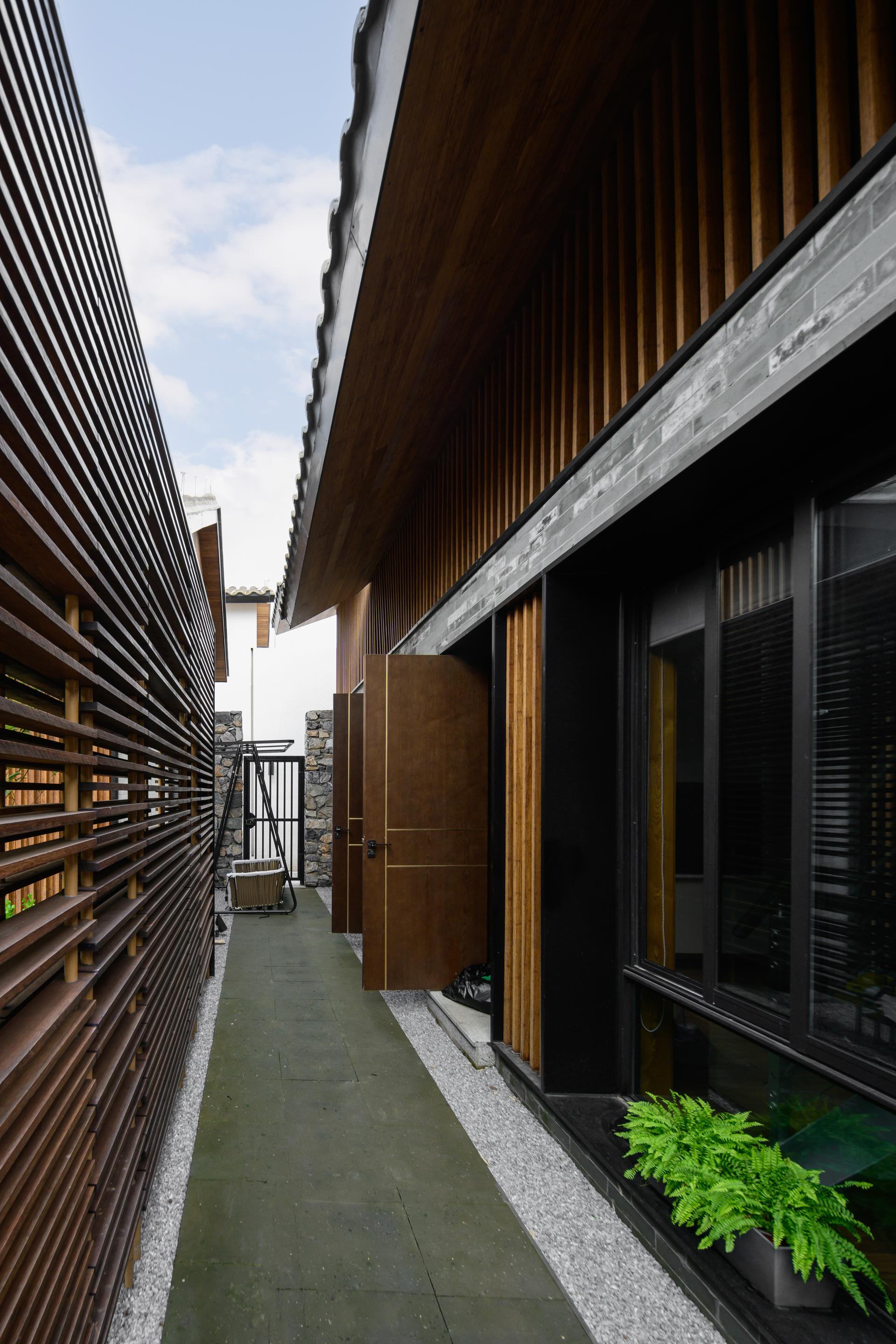 Courtyards Renovation of the Moshikou Neighborhood - image 11