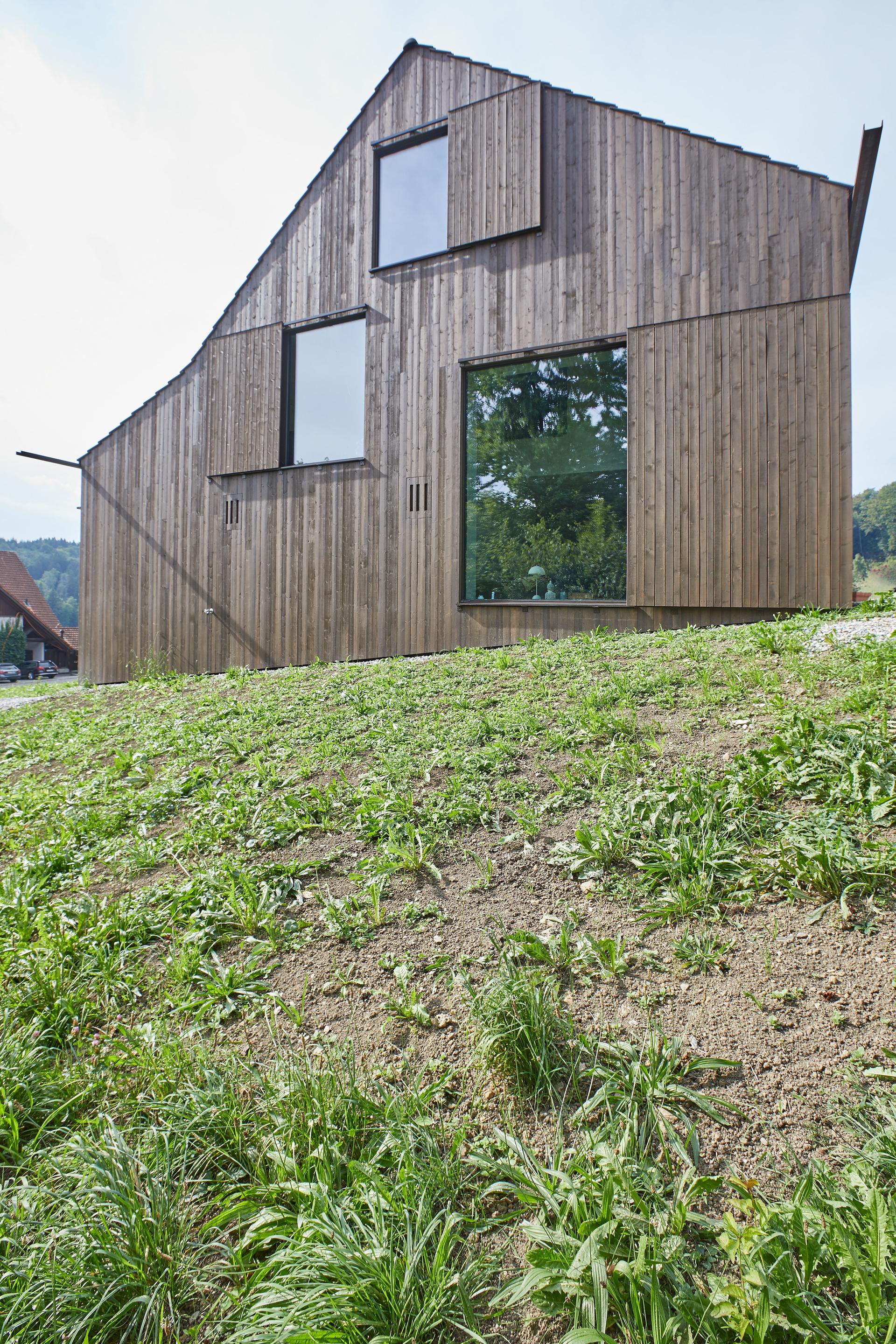 Residential barn in a hamlet zone - image 15