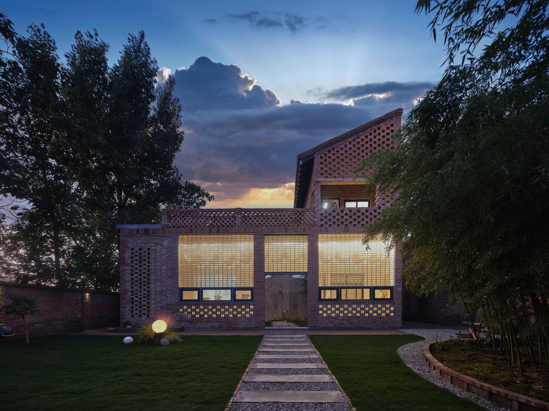 Glass Brick Dwelling in Bayi Village, Weinan - image 6
